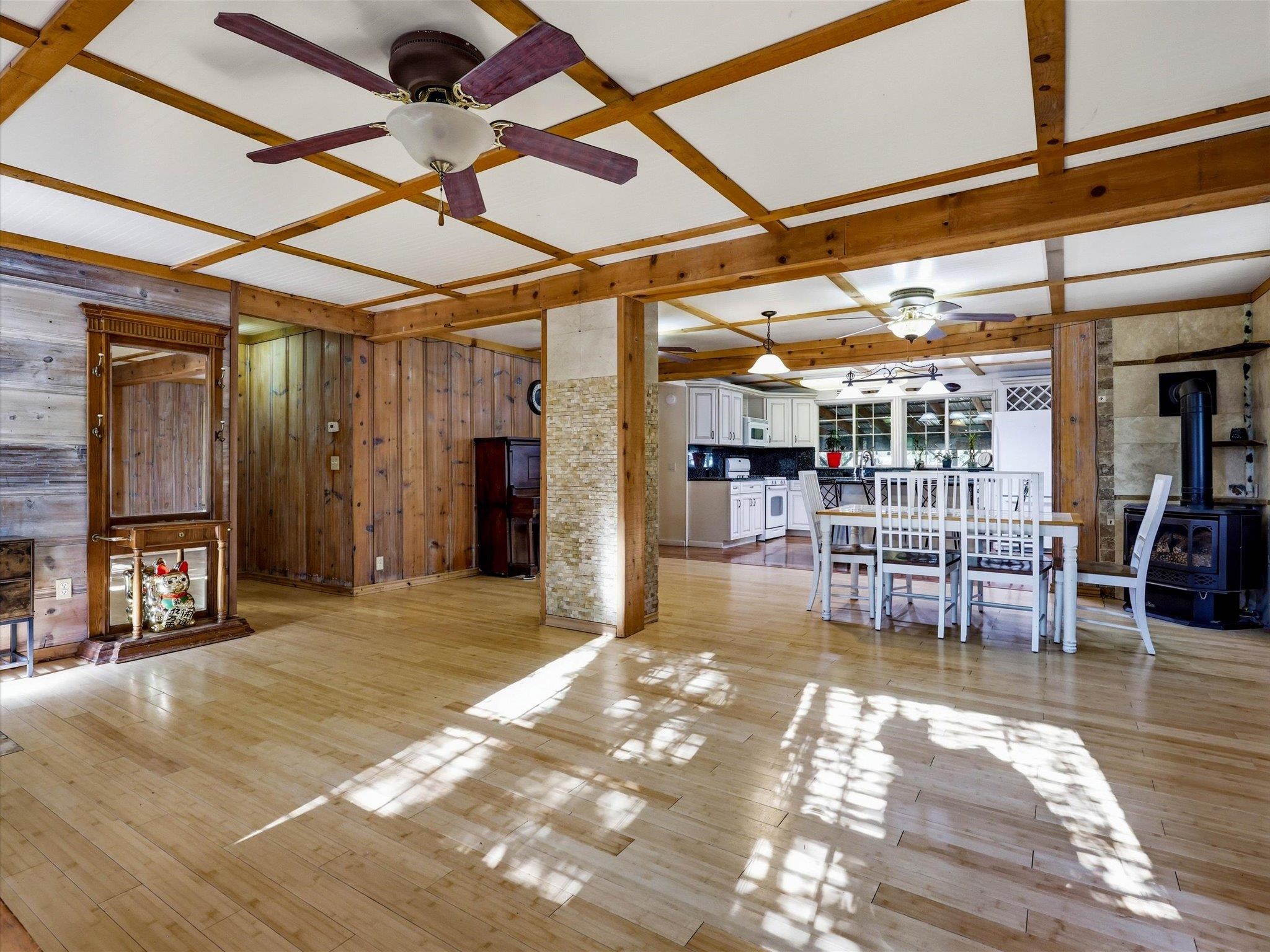 930 Garden Lane Property Photo 4