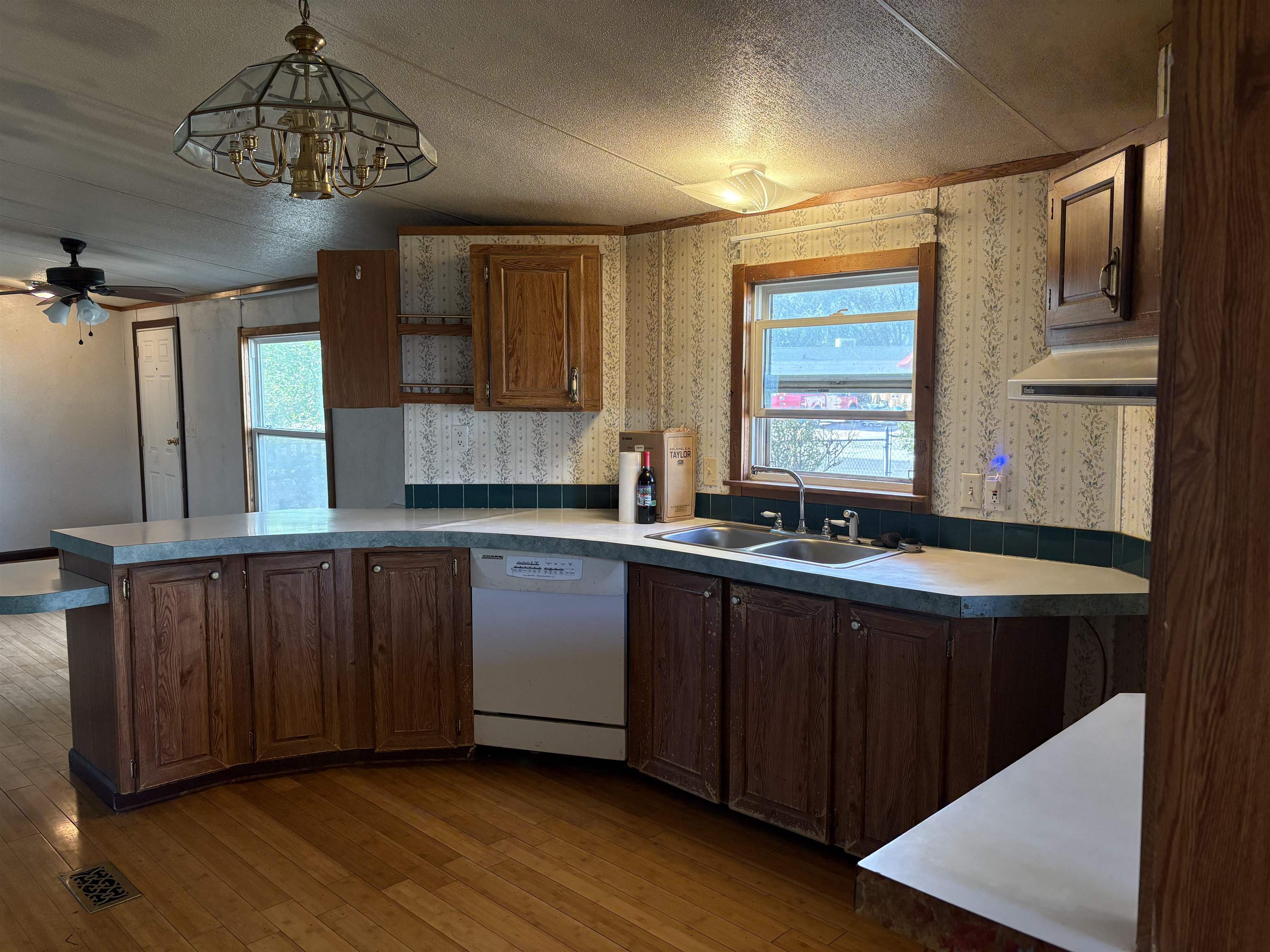 489 E Niagara Circle Property Photo 3