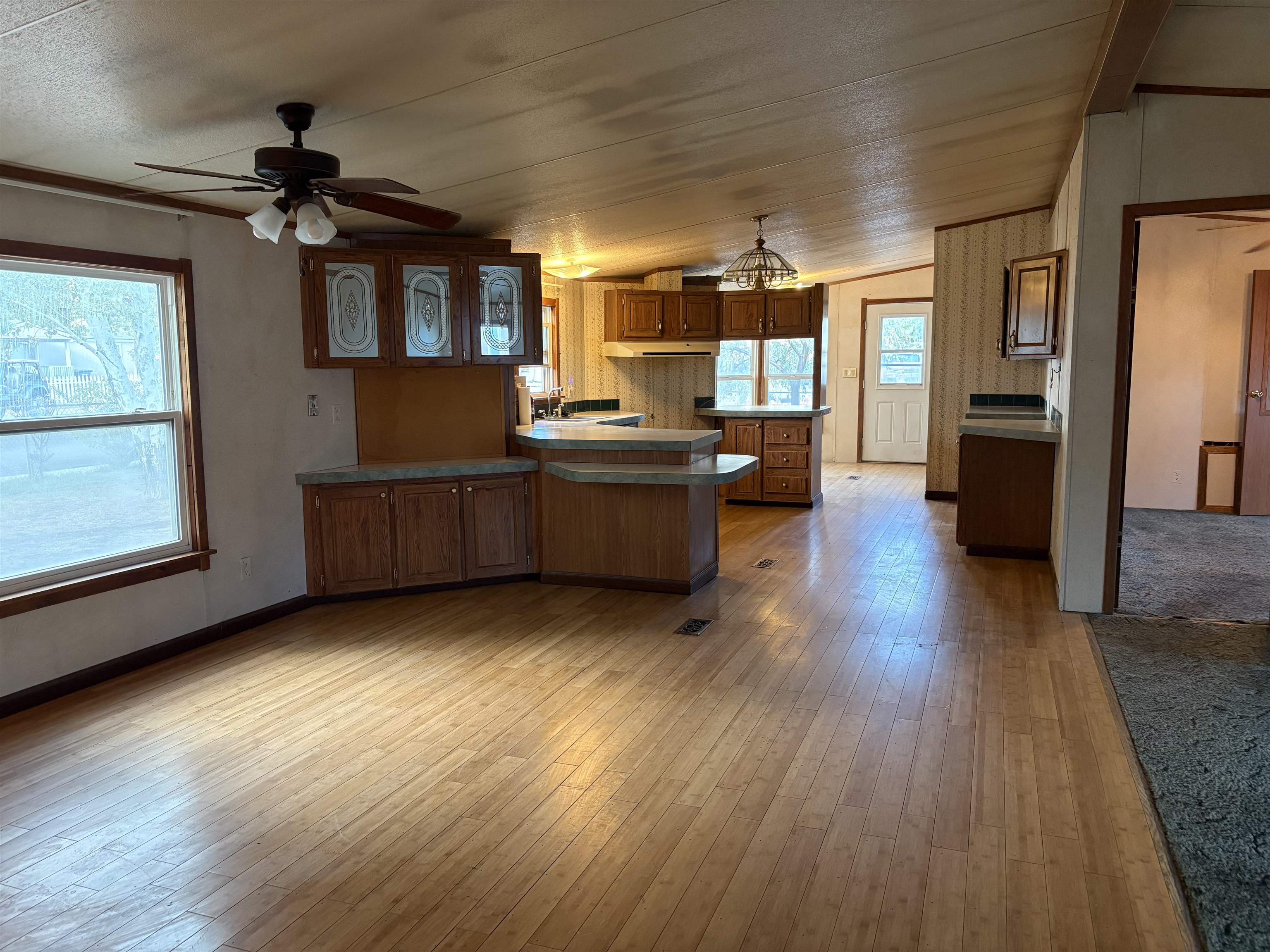 489 E Niagara Circle Property Photo 5