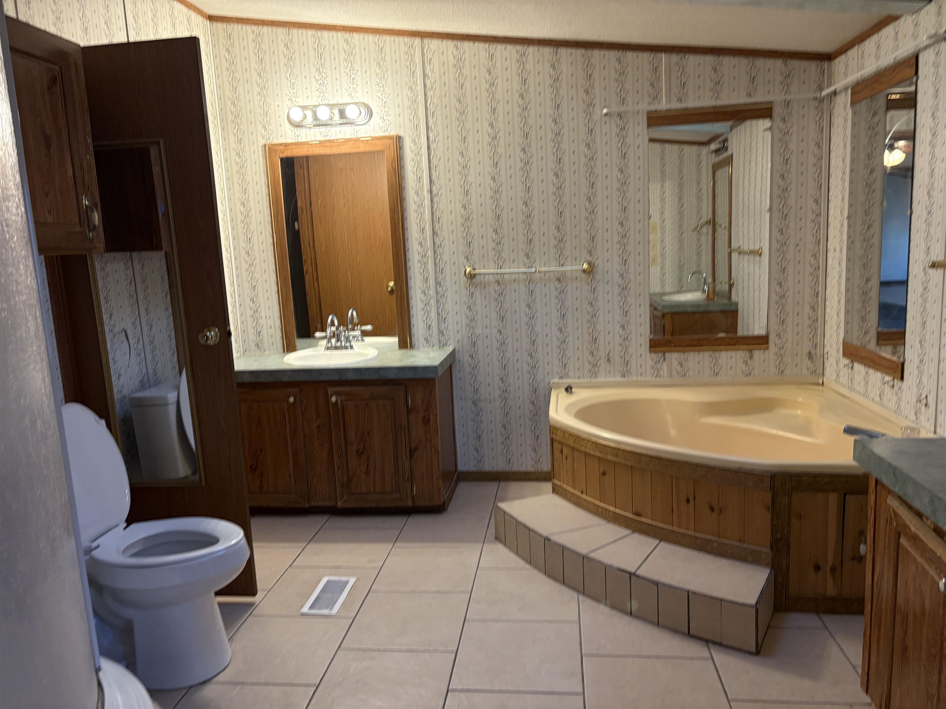 489 E Niagara Circle Property Photo 10