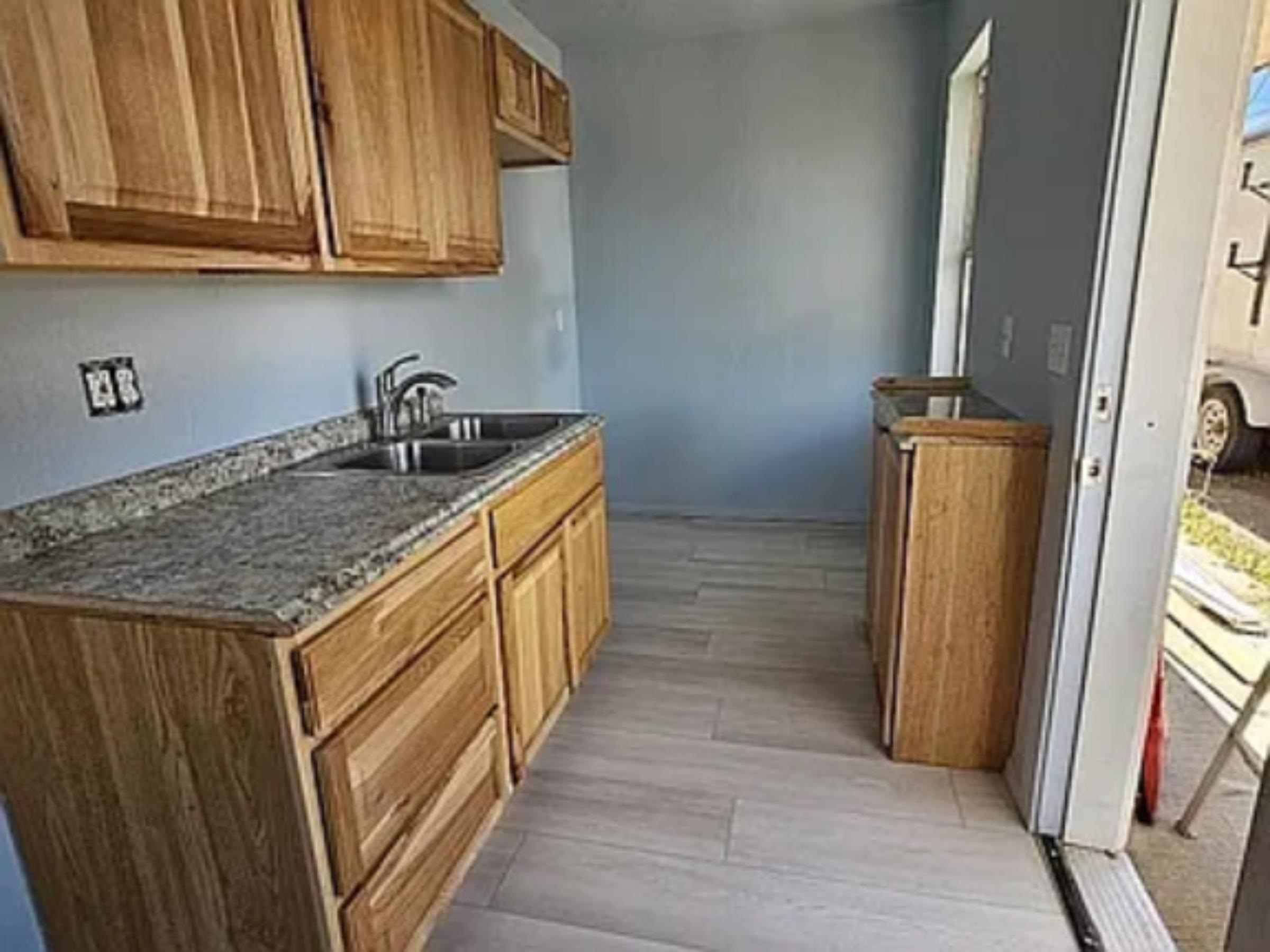 421 W 3rd Street Property Photo 16