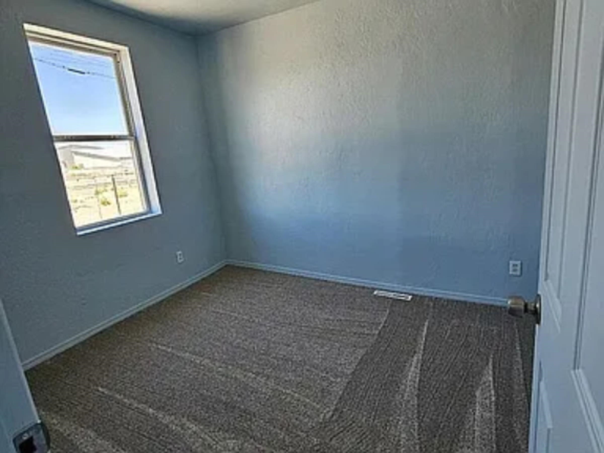 421 W 3rd Street Property Photo 18