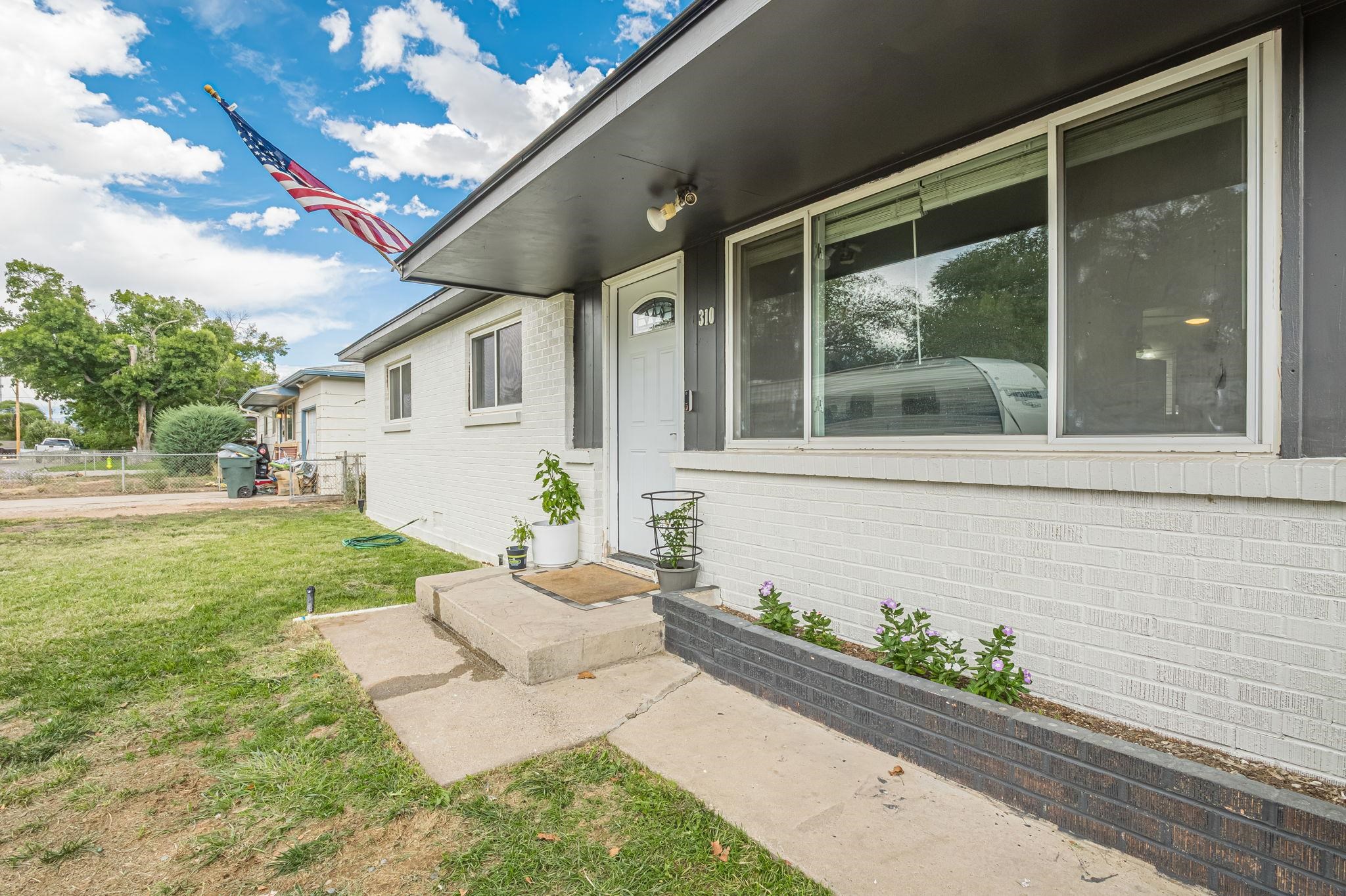 310 Zuni Drive Property Photo 2