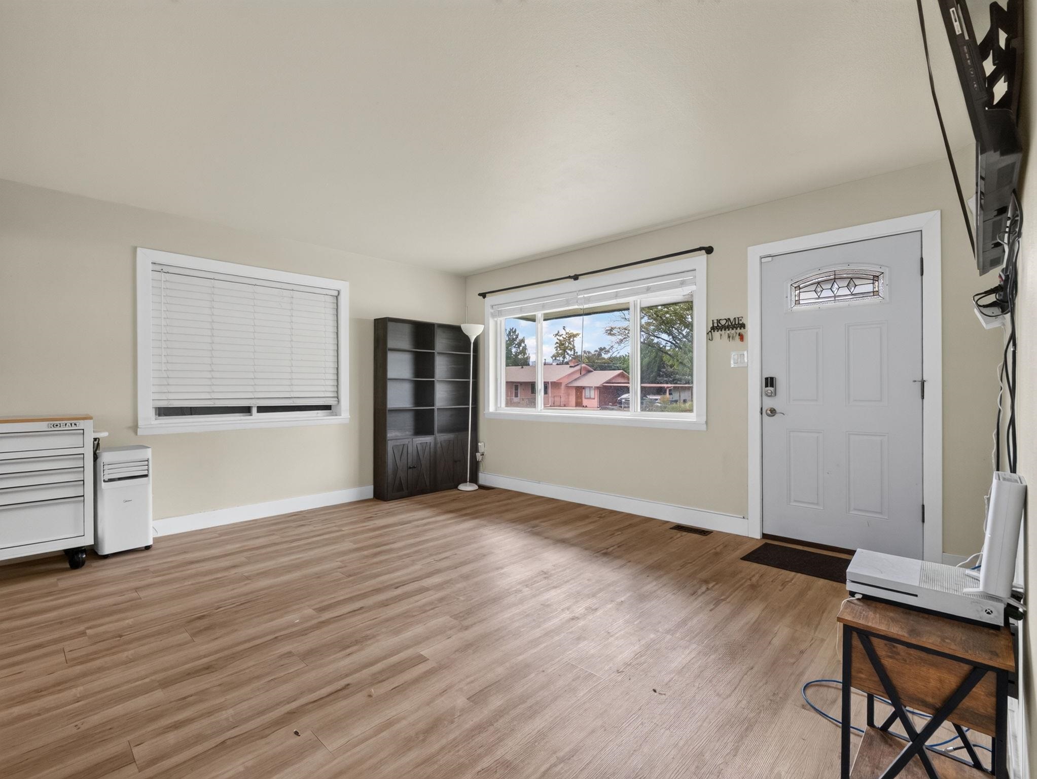 310 Zuni Drive Property Photo 3