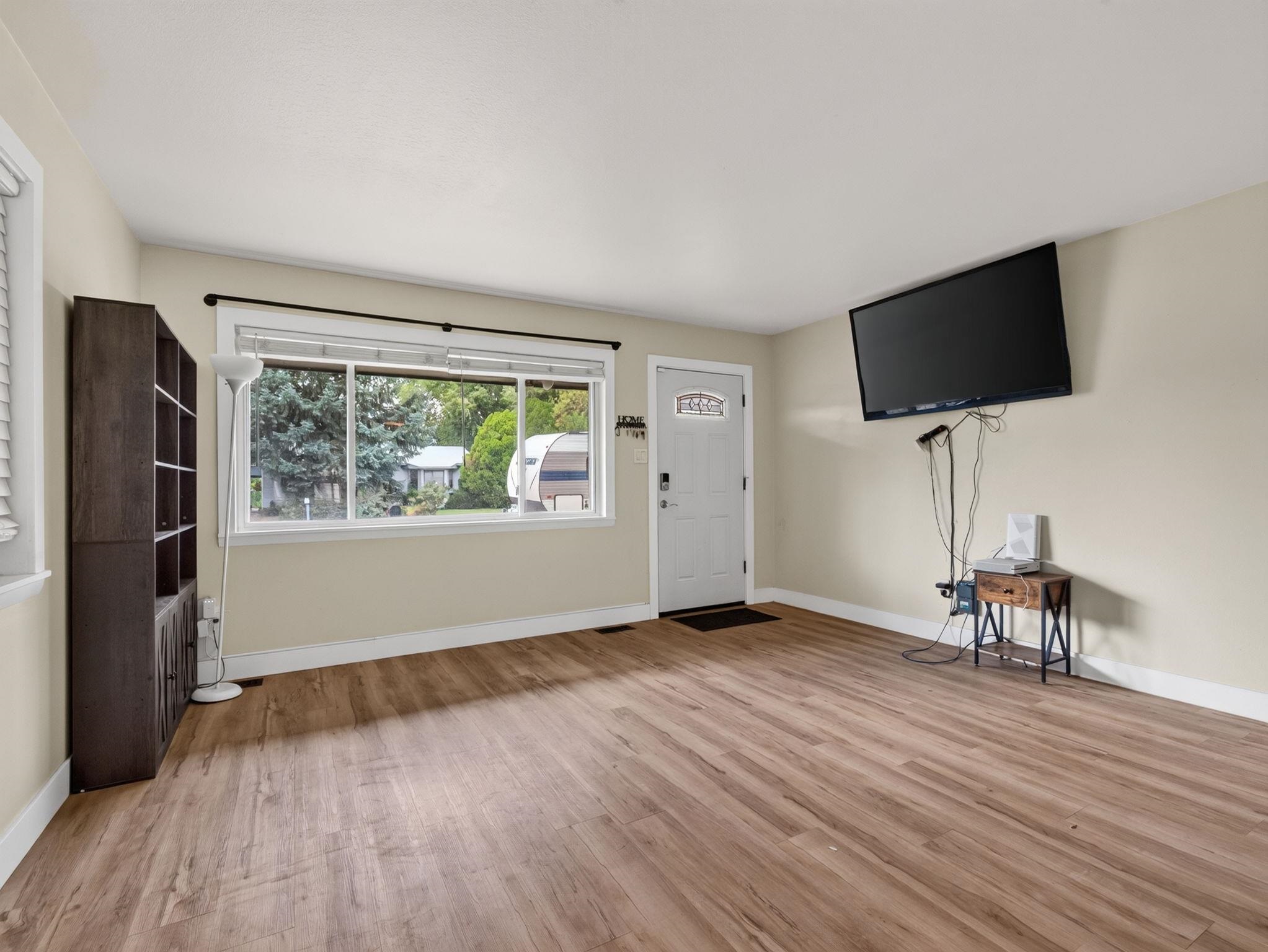 310 Zuni Drive Property Photo 4