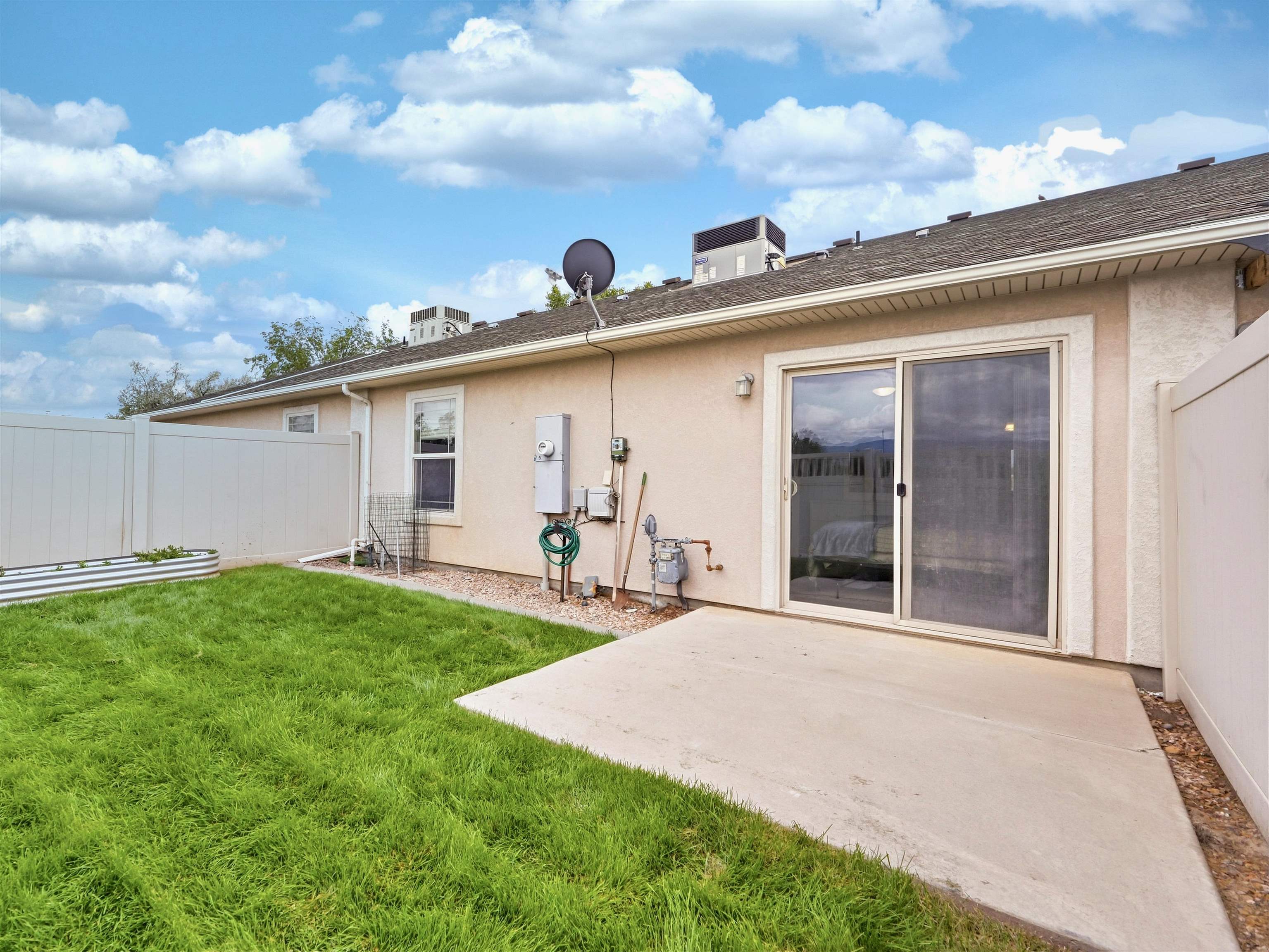 576 1/2 Belhaven Way Property Photo 2