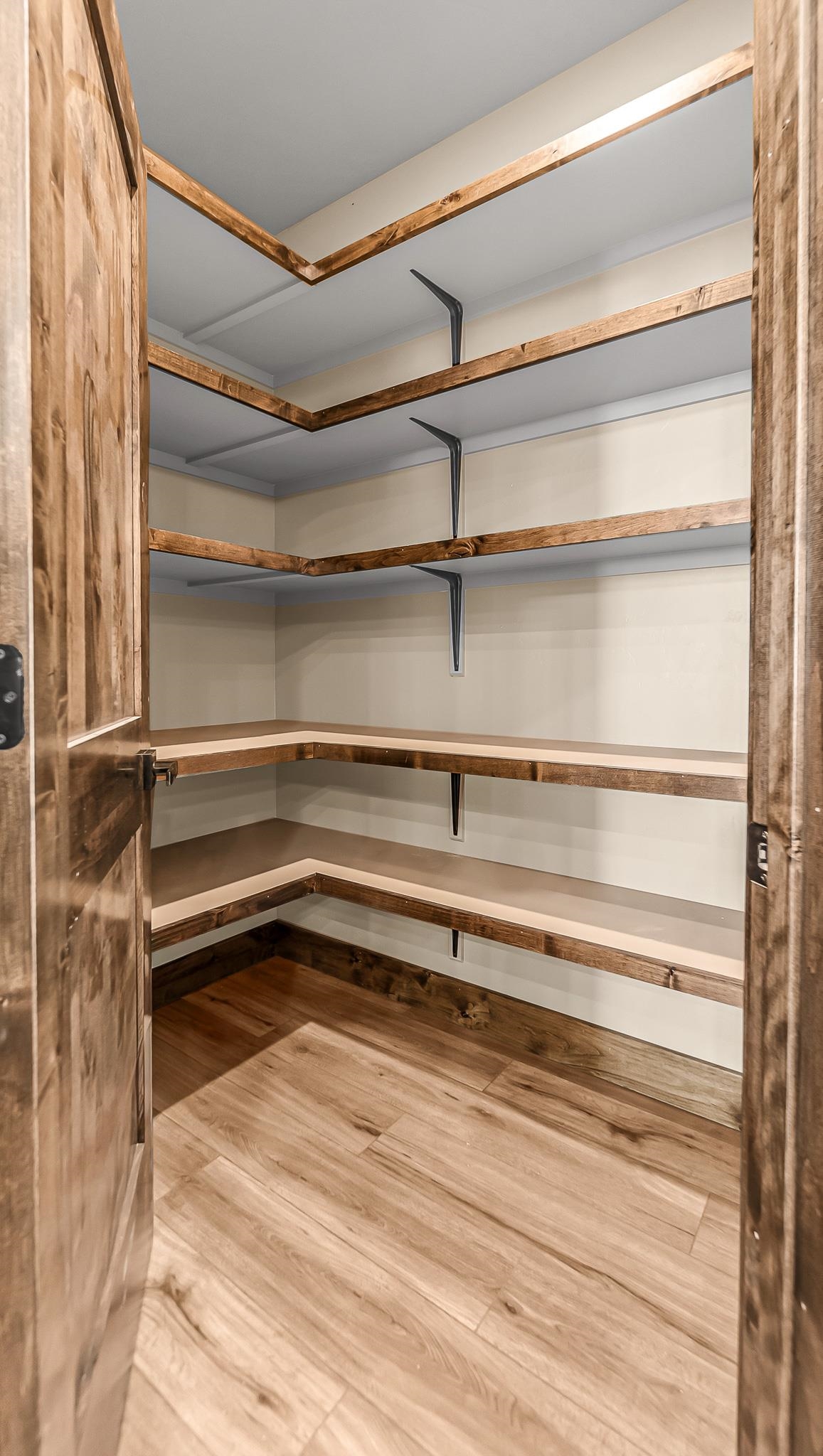 710 Glory Drive Property Photo 15