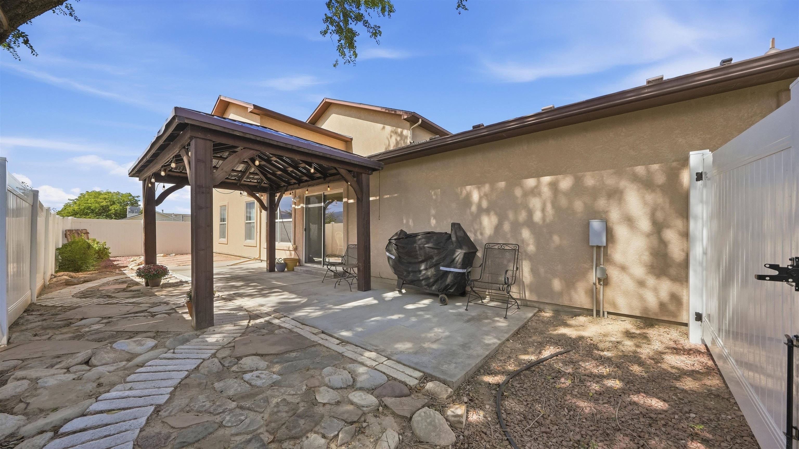 908 Kaley Street Property Photo 3