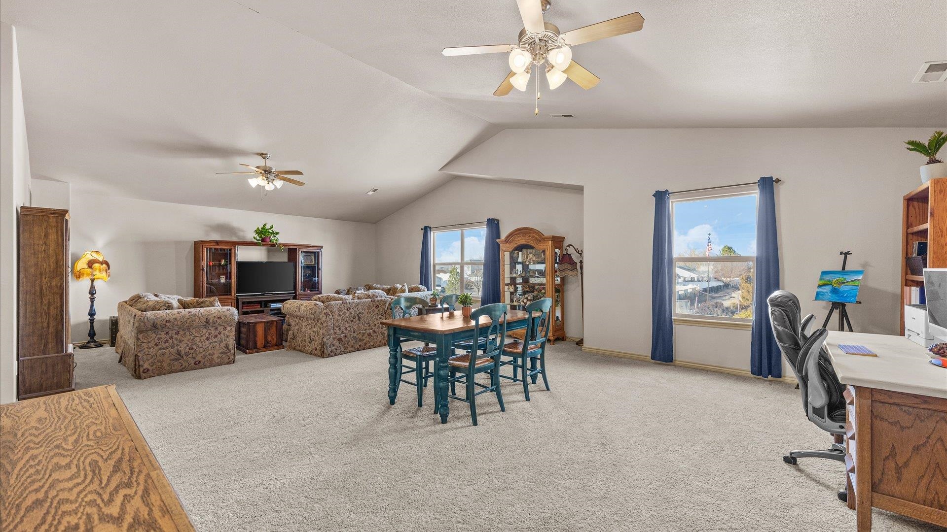 908 Kaley Street Property Photo 4