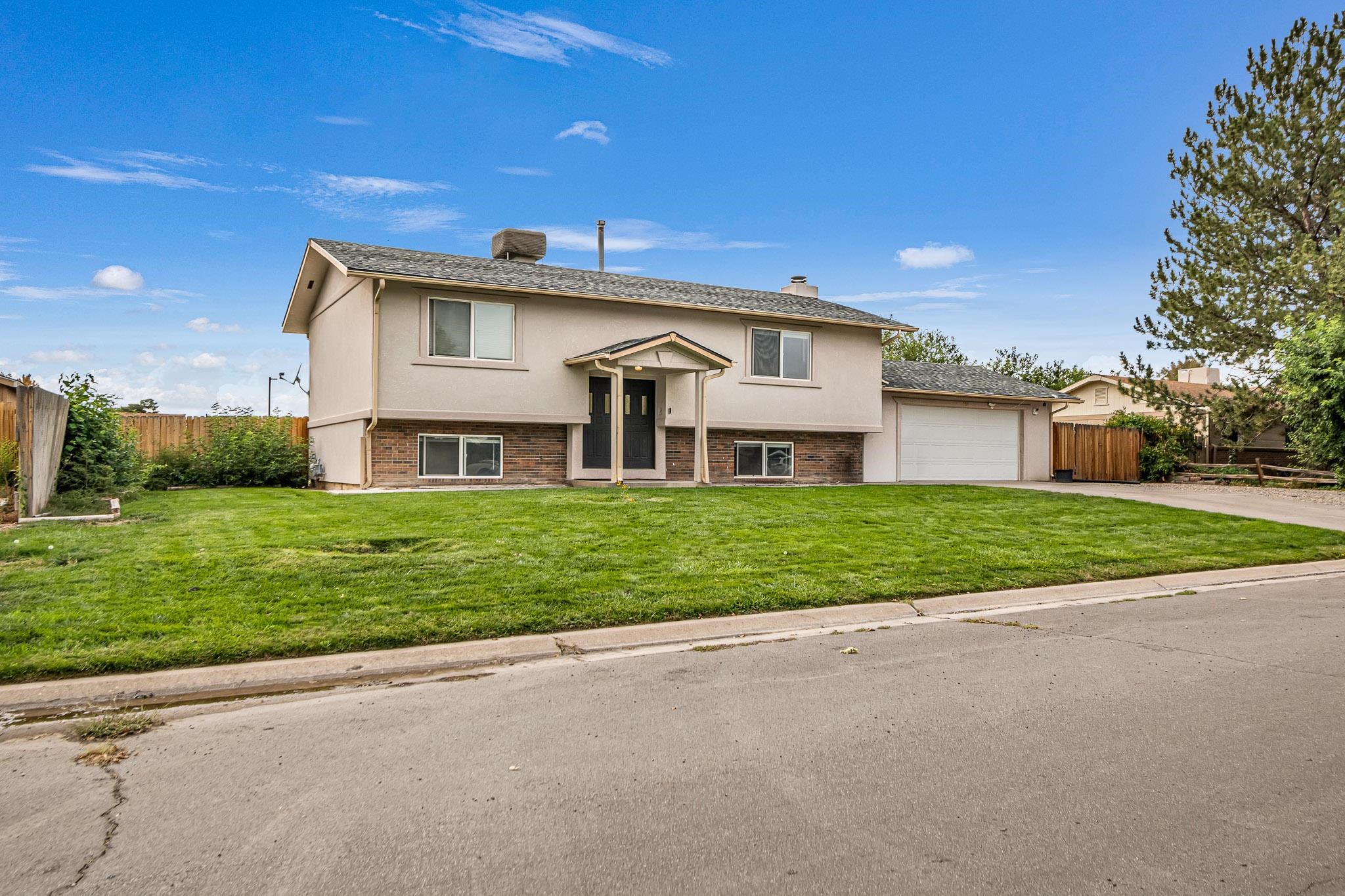 555 Eastbrook Street Property Photo 1
