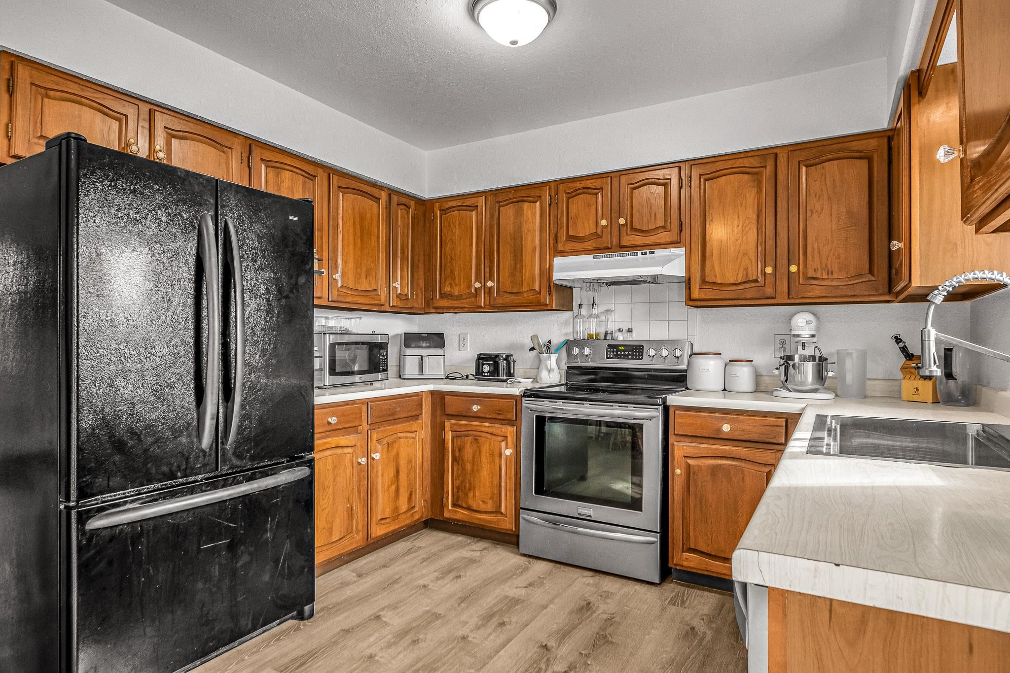555 Eastbrook Street Property Photo 8