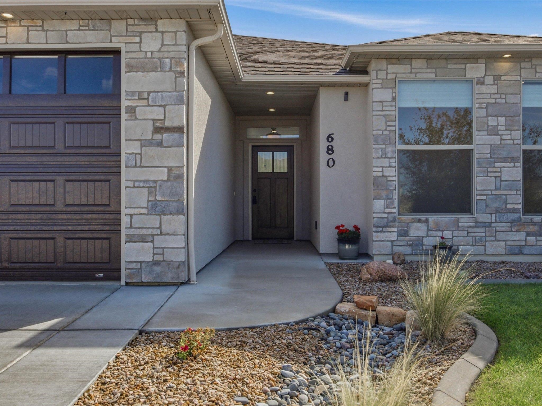 680 Arran Way Property Photo 2