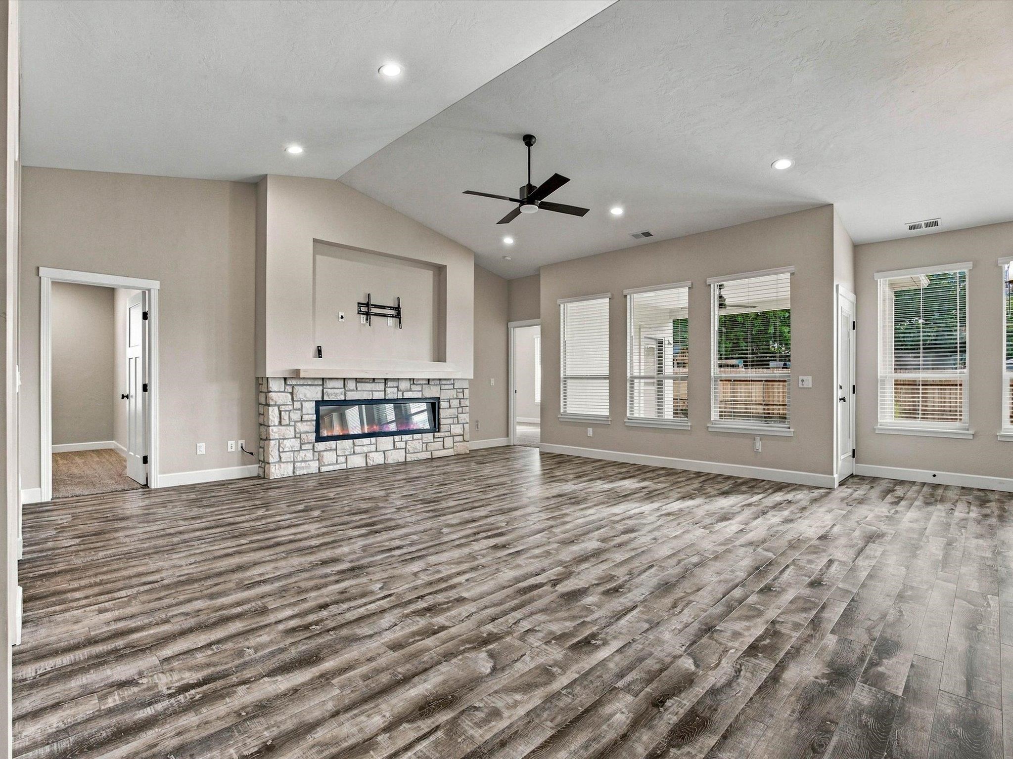 680 Arran Way Property Photo 3