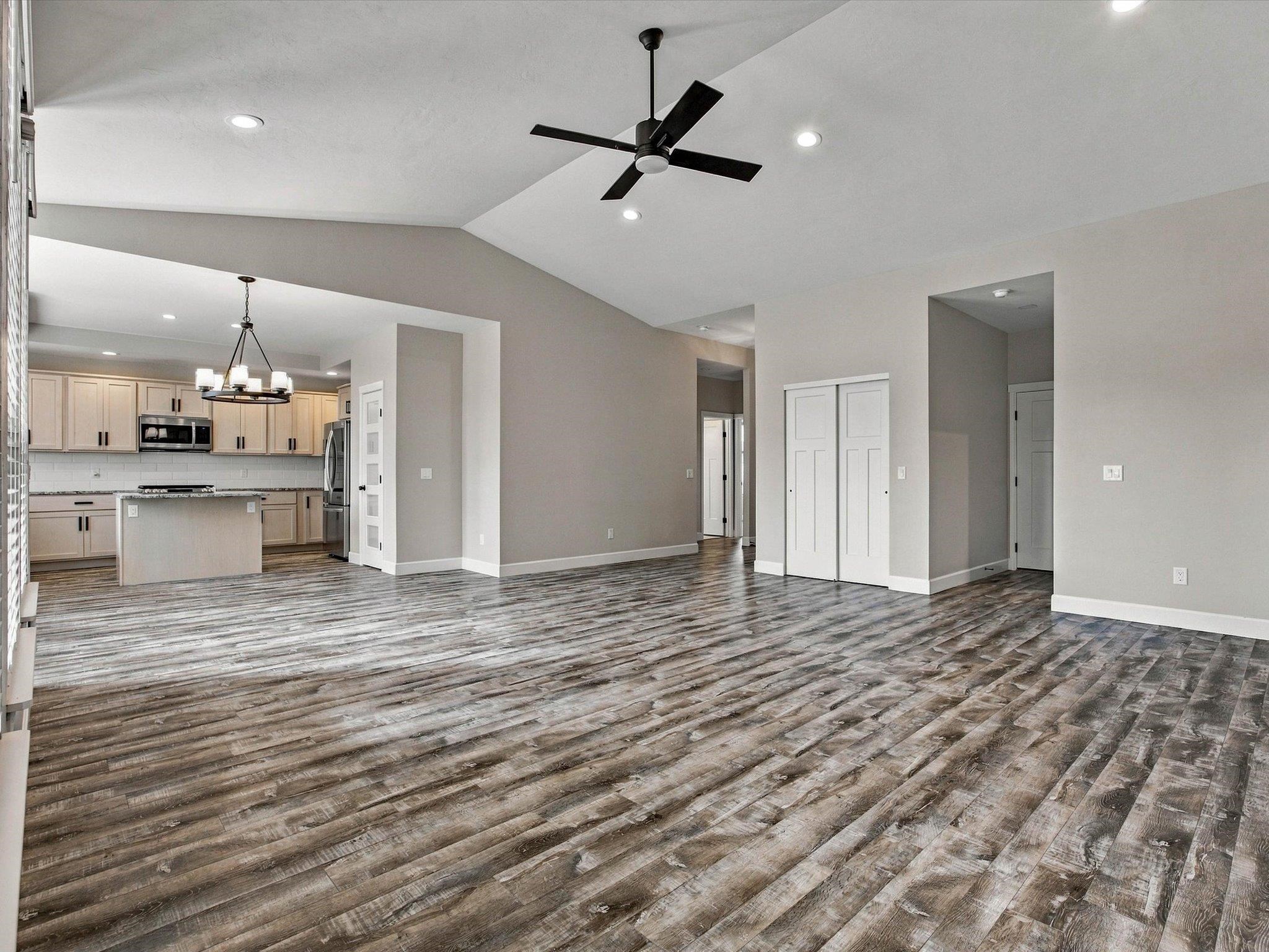680 Arran Way Property Photo 6