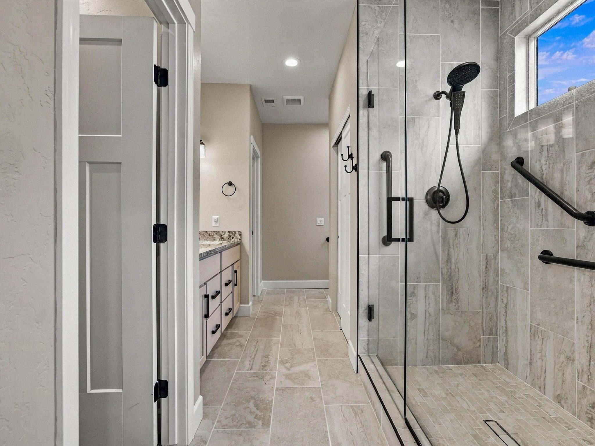 680 Arran Way Property Photo 12