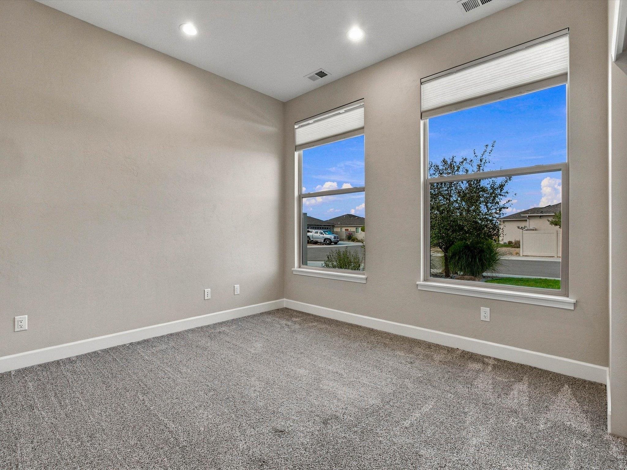 680 Arran Way Property Photo 16