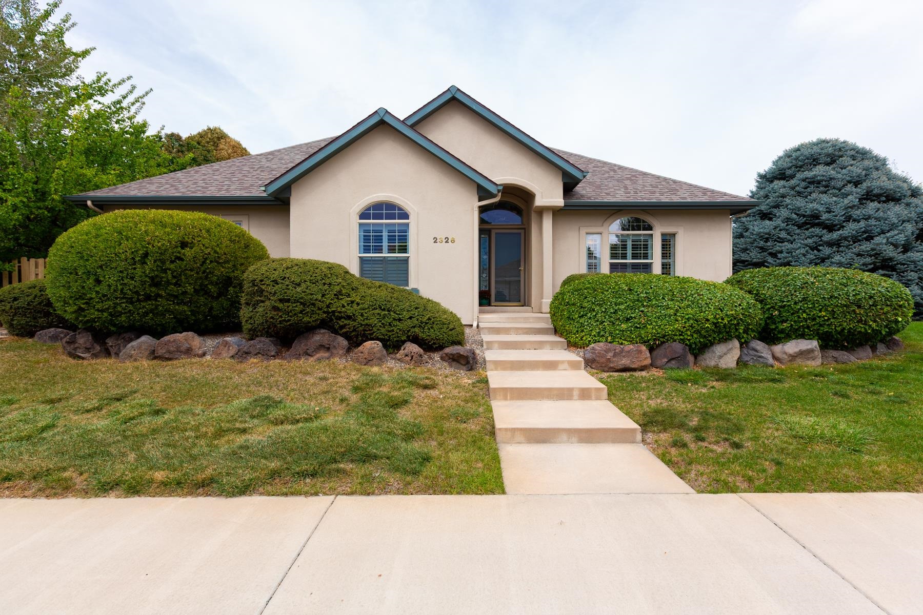 2326 Knoll Circle Property Photo 1