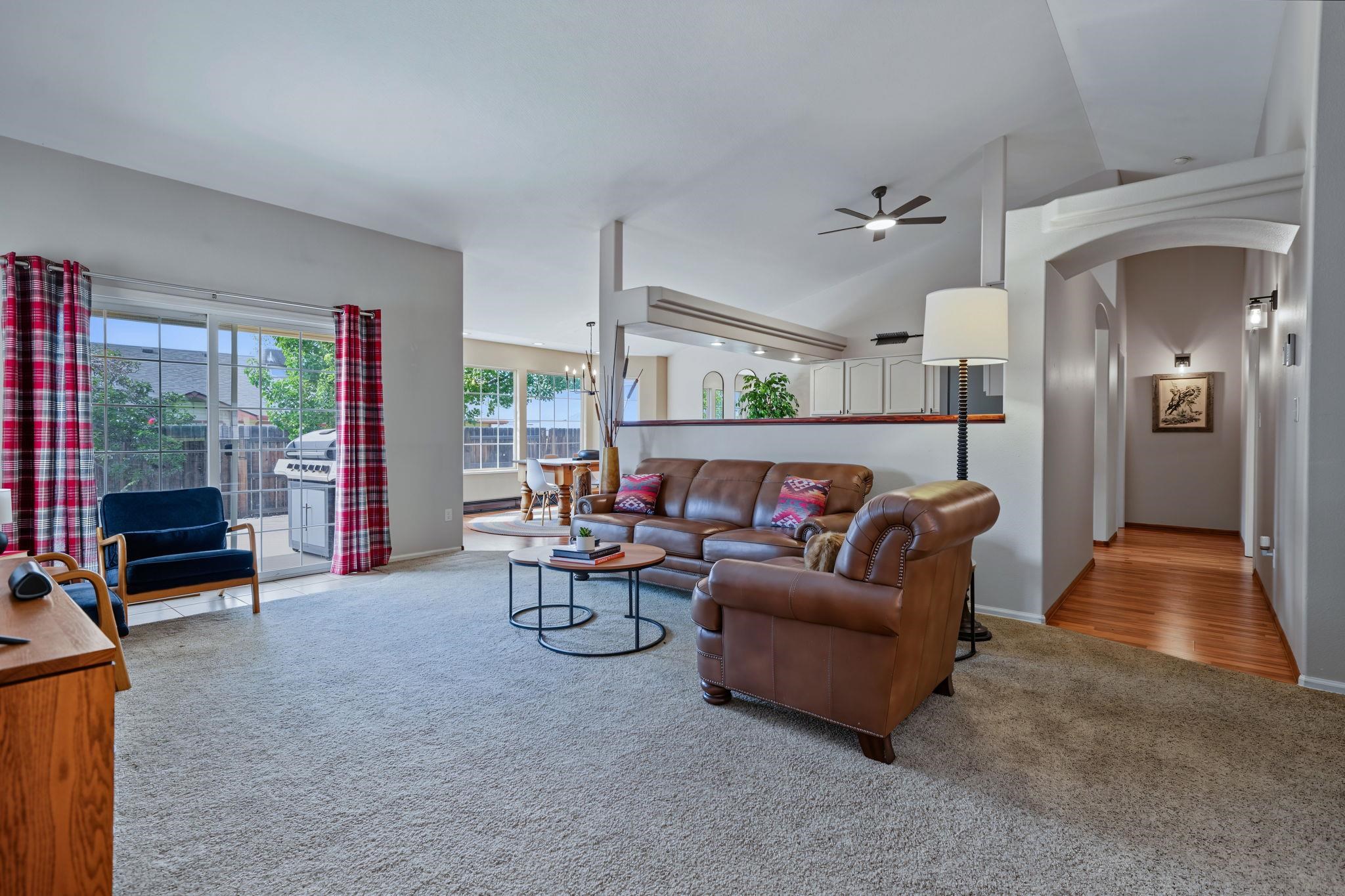 637 Silver Oak Drive Property Photo 4