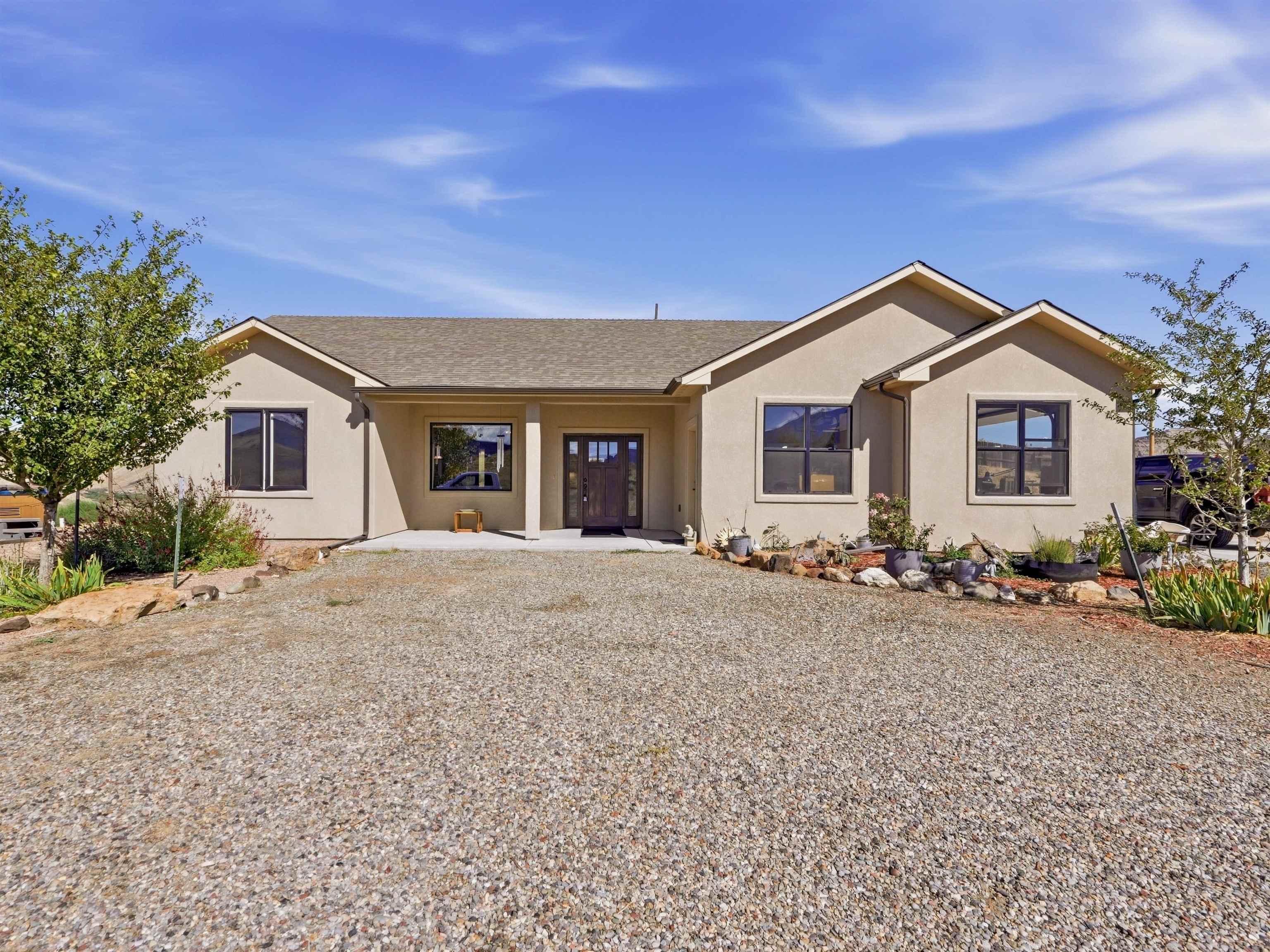 671 39 Road Property Photo 1