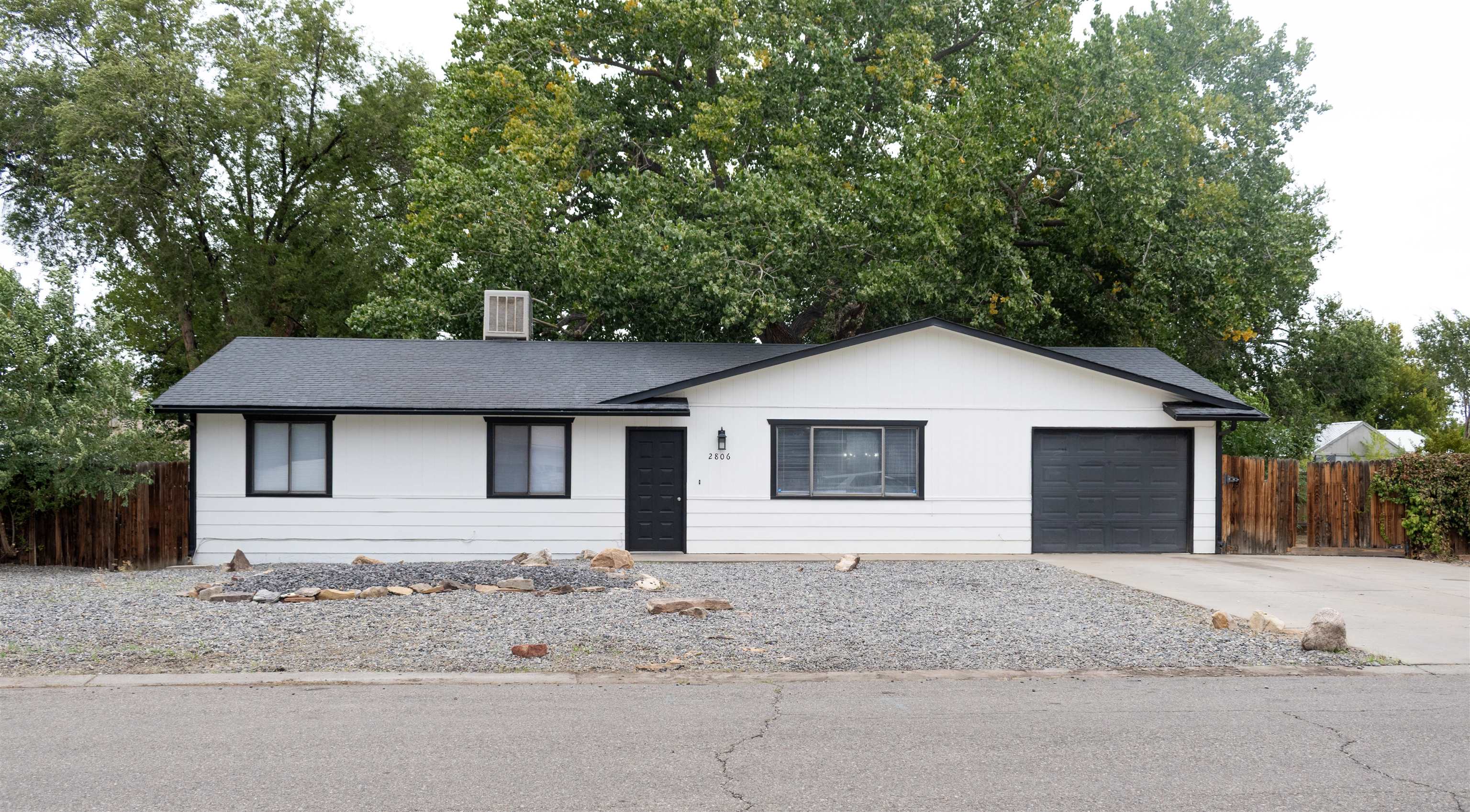 2806 Monroe Court Property Photo 1