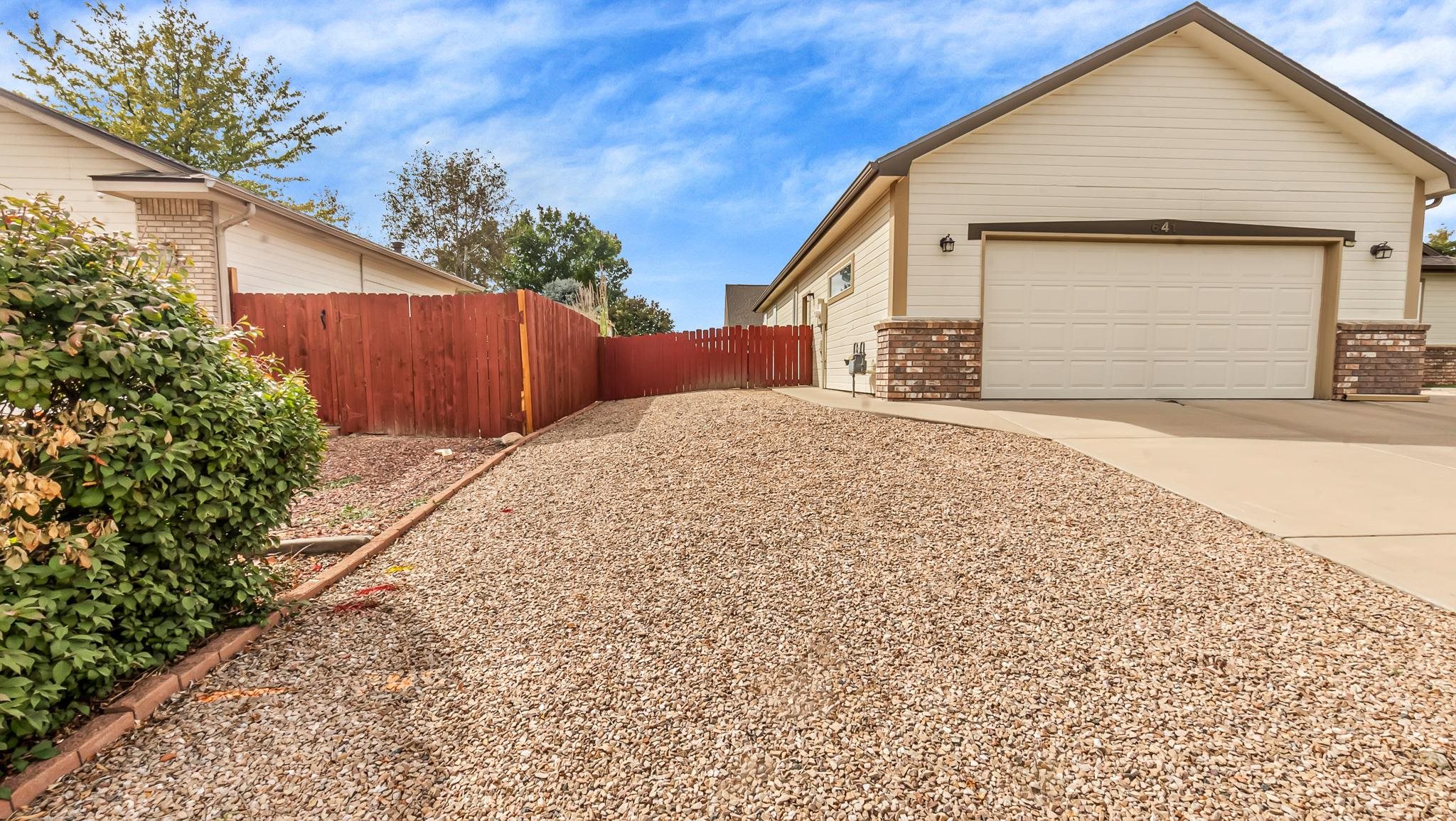 641 Grand View Drive Property Photo 3