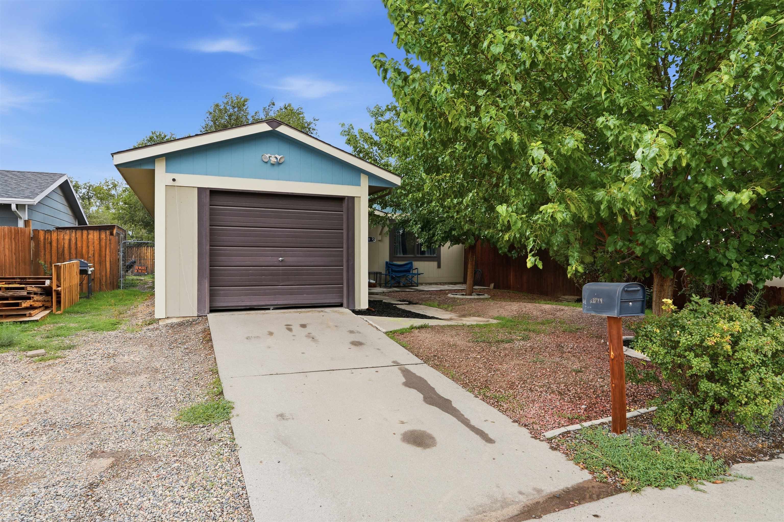 559 1/2 31 3/4 Road Property Photo 1
