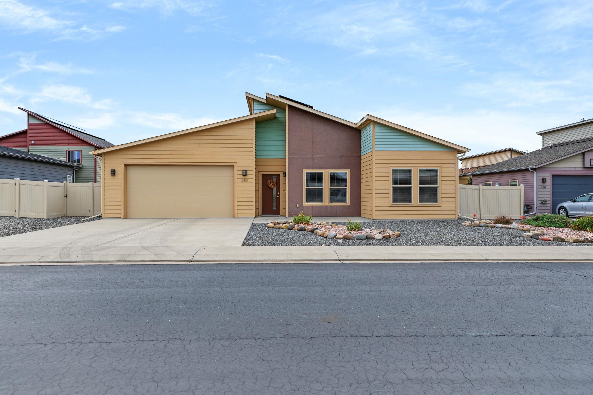 390 Blue River Drive Property Photo 1