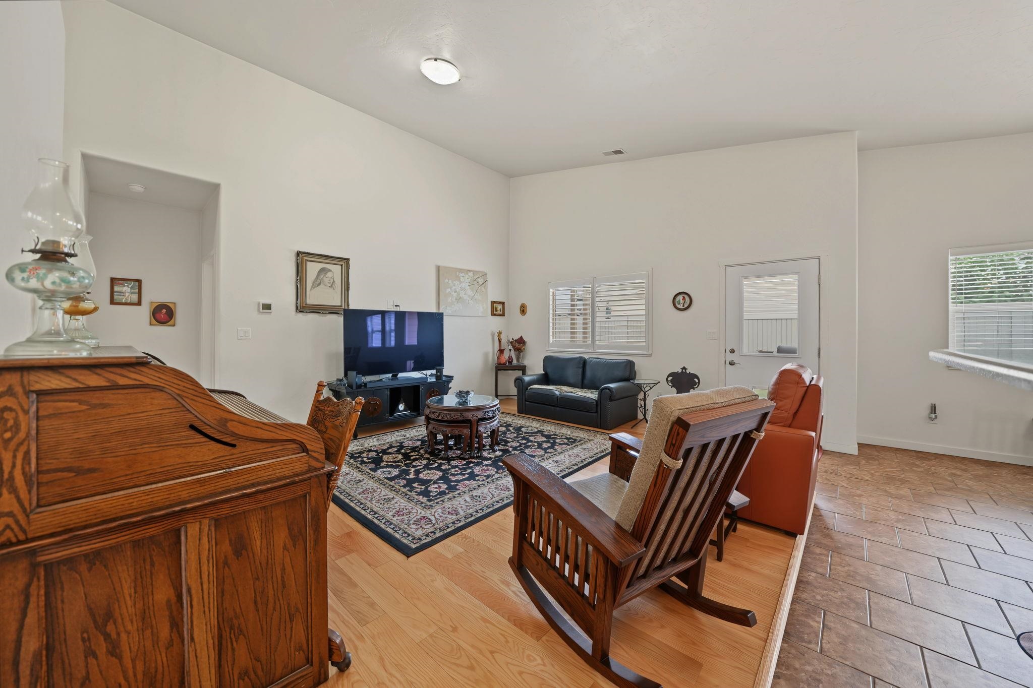 390 Blue River Drive Property Photo 4