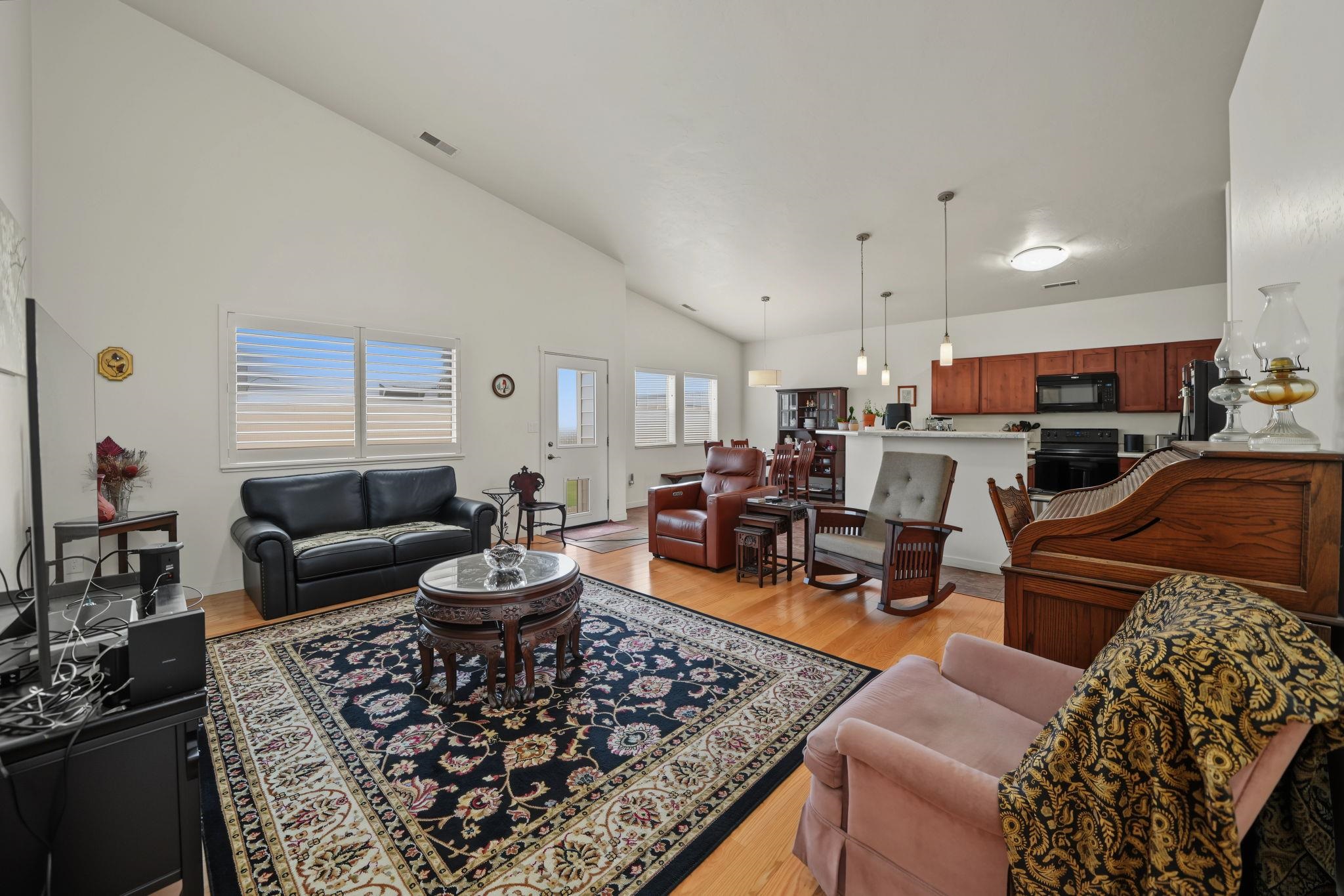 390 Blue River Drive Property Photo 5