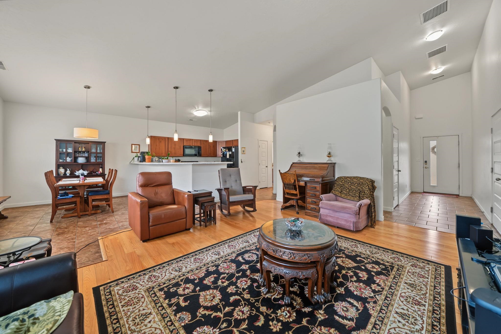 390 Blue River Drive Property Photo 6