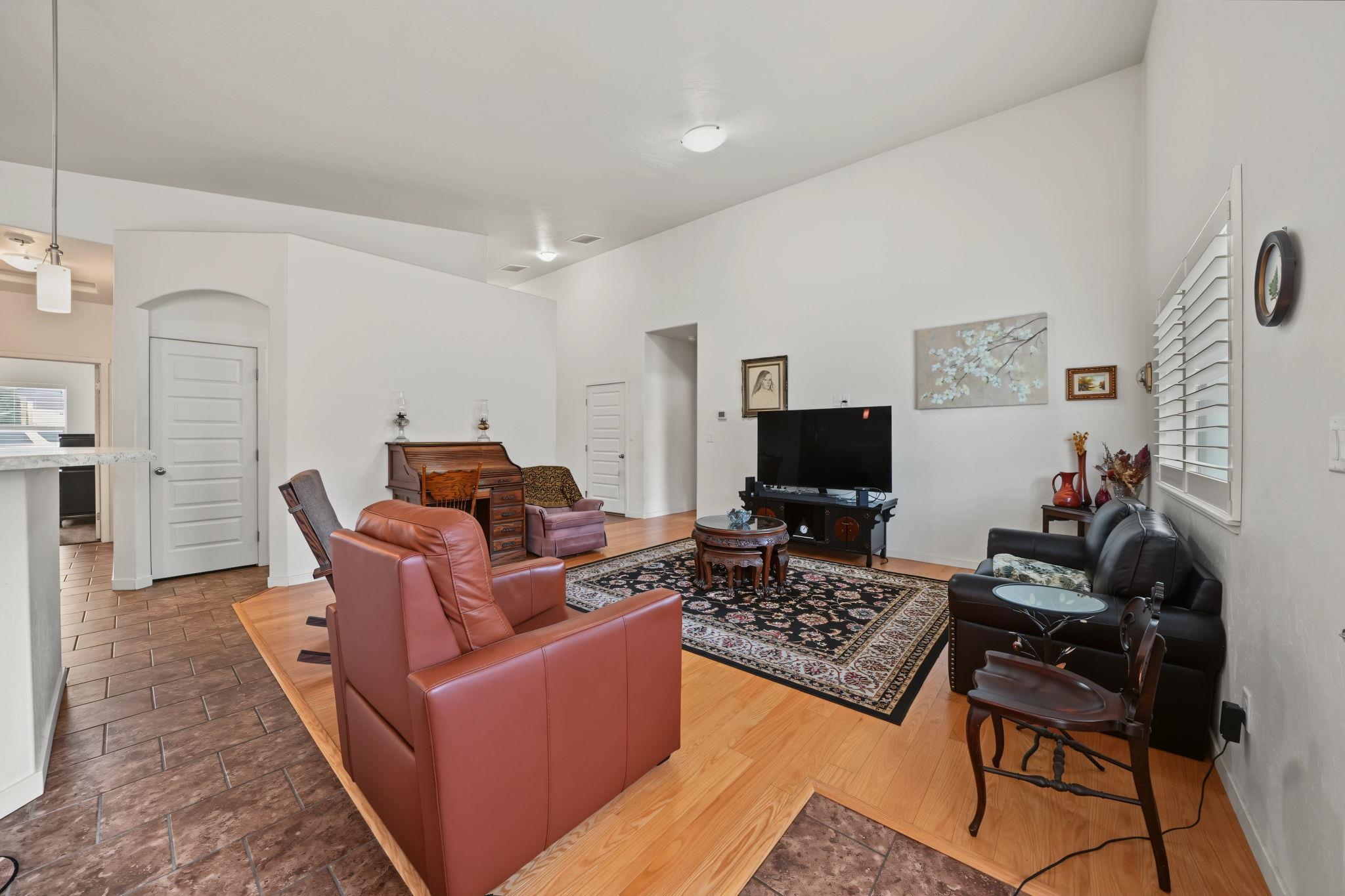 390 Blue River Drive Property Photo 7