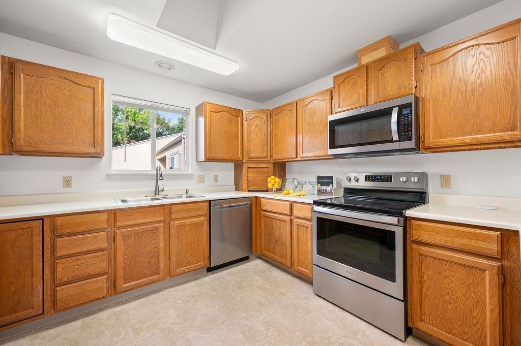 12 Rheims Court Property Photo 18