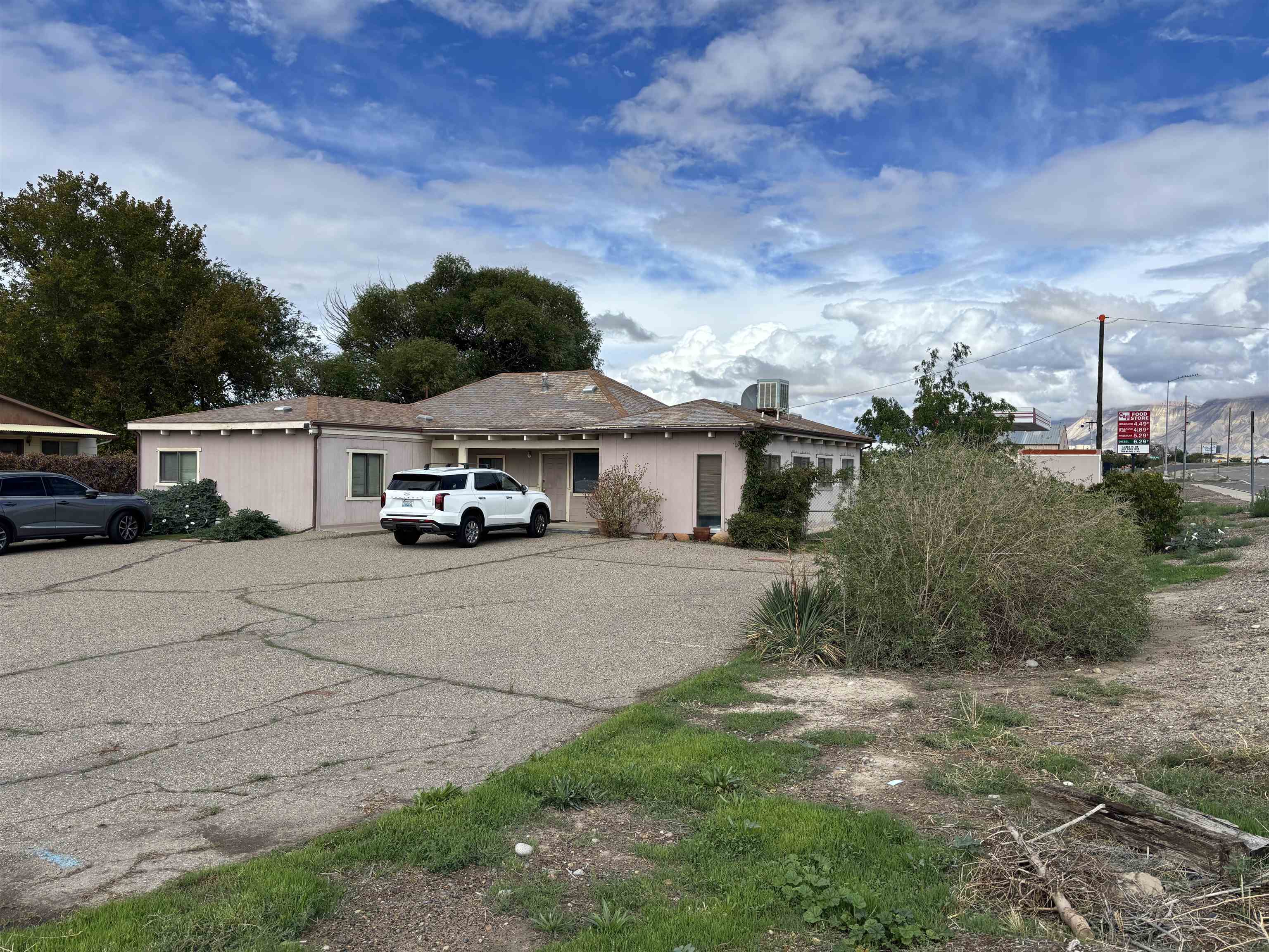 3198 Elm Avenue Property Photo 1