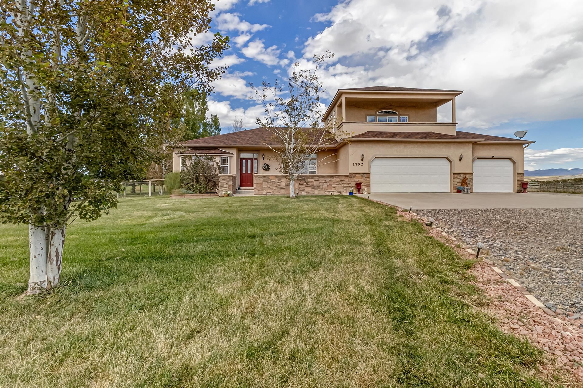 1792 12 Road Property Photo 1