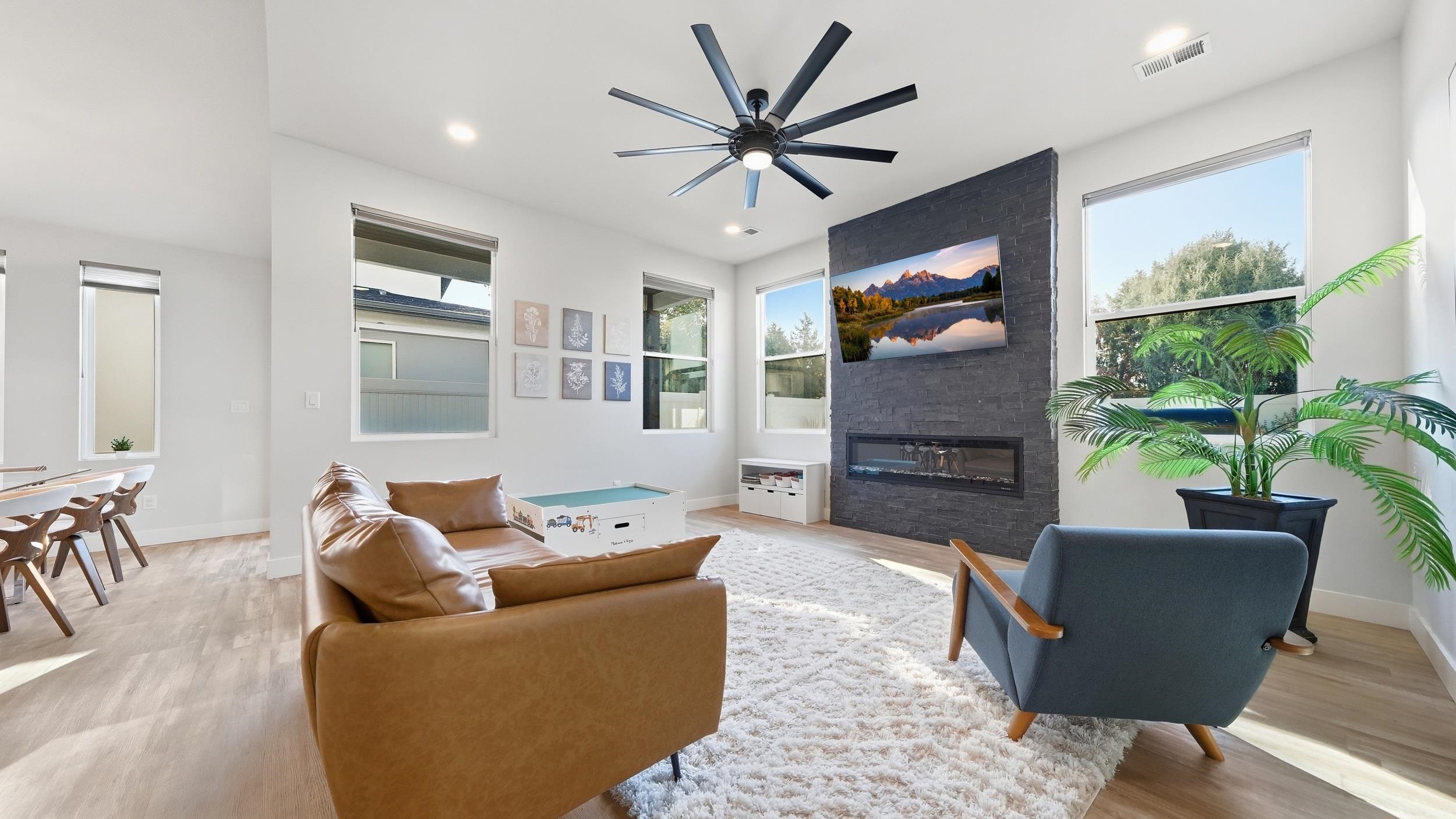 2457 Garden Road Property Photo 3