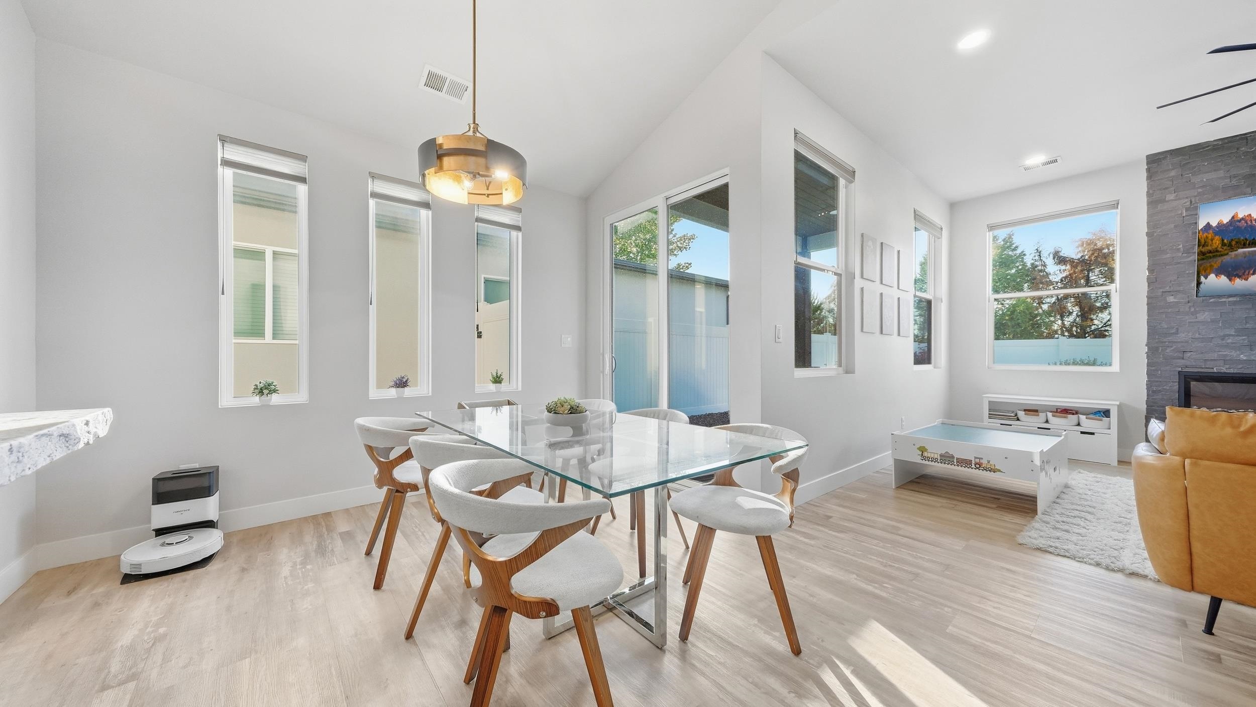 2457 Garden Road Property Photo 12