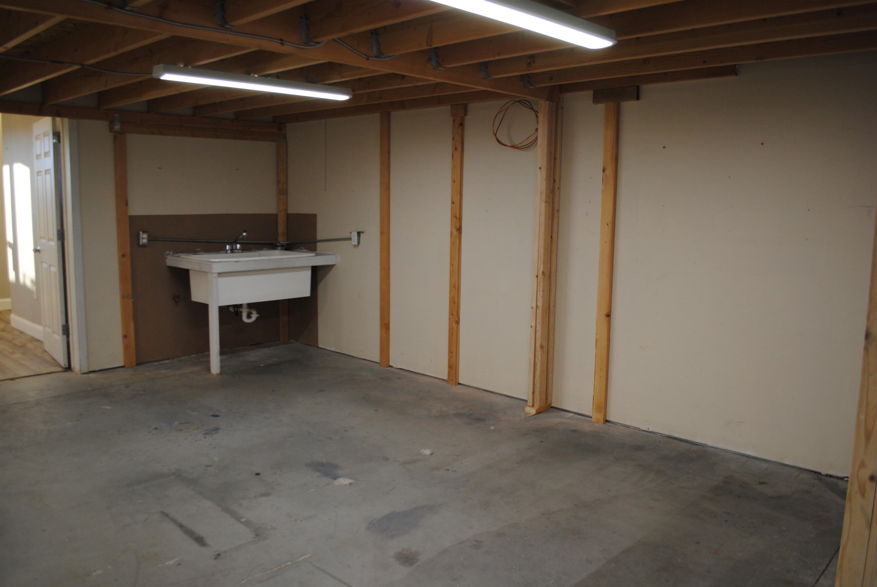 806 North Crest Drive Property Photo 4