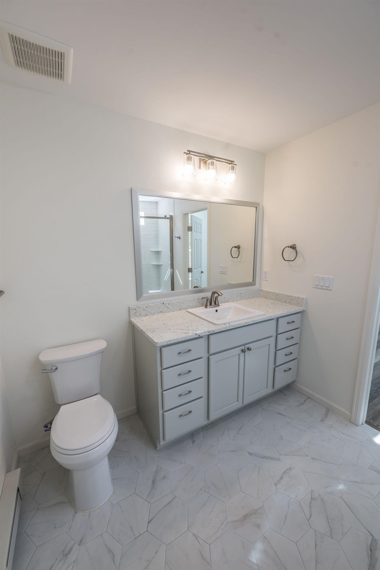 1137 Gunnison Avenue Property Photo 8
