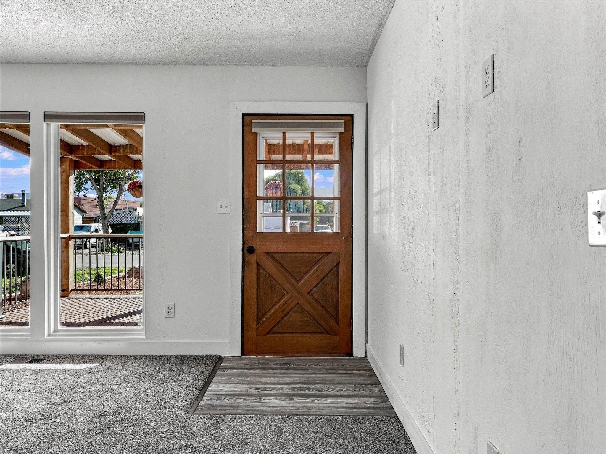 605 Holland Street Property Photo 5