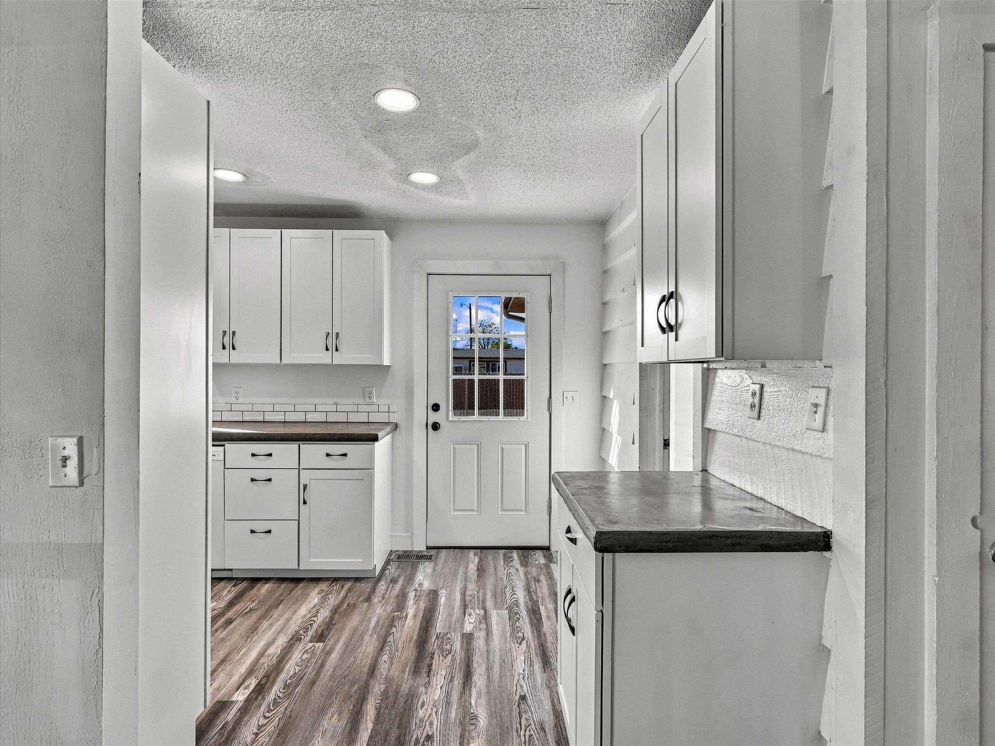 605 Holland Street Property Photo 10