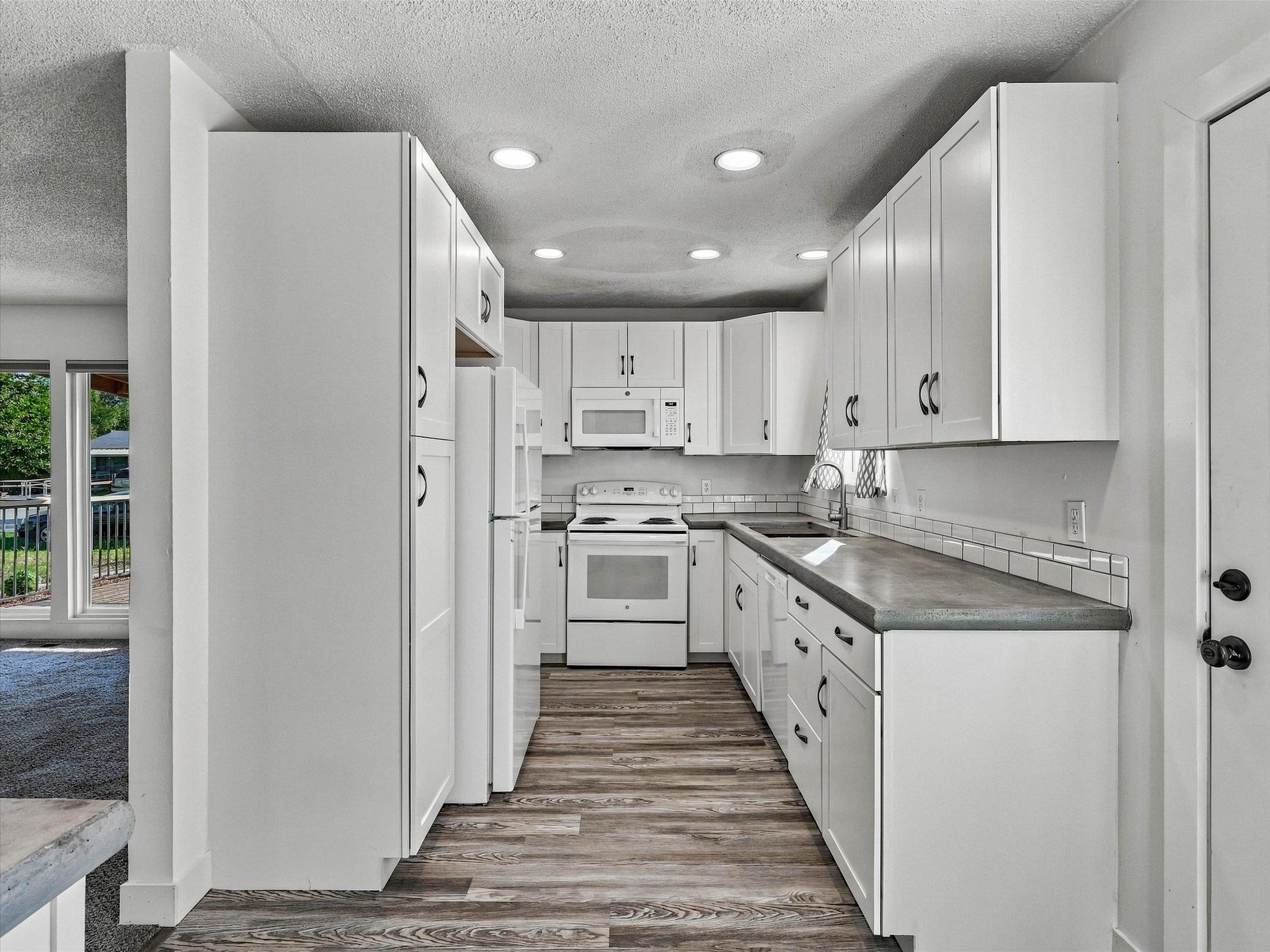 605 Holland Street Property Photo 11