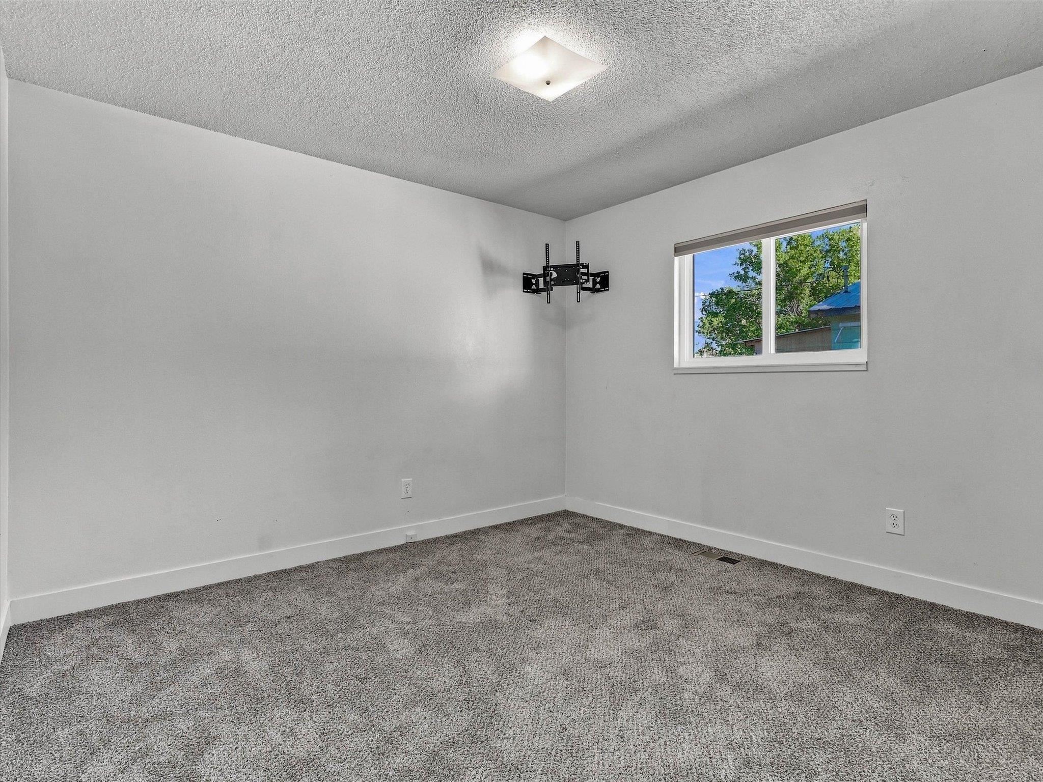 605 Holland Street Property Photo 16