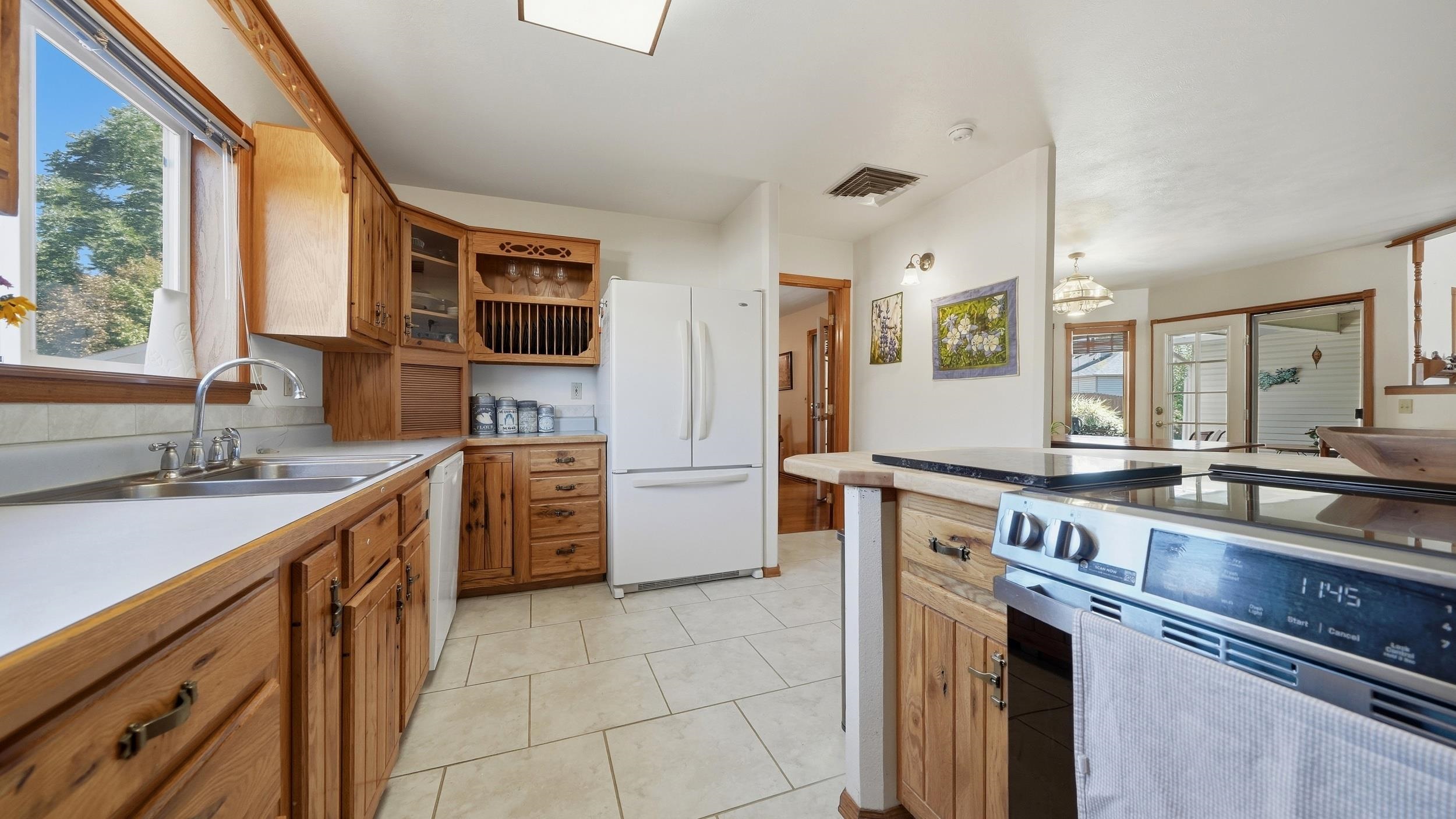 686 Pear Drive Property Photo 14