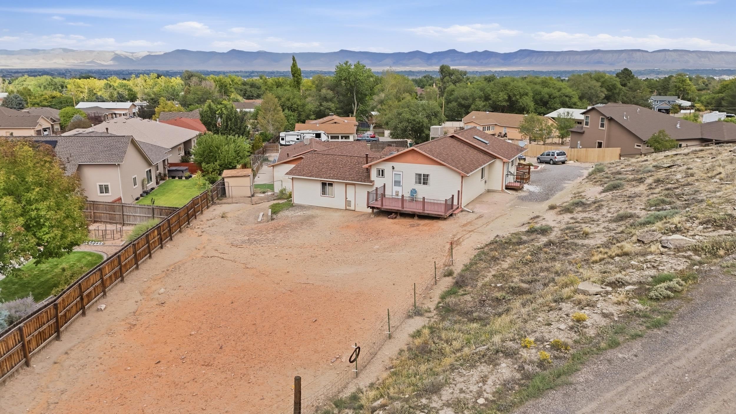 2208 Mudgett Street Property Photo 4