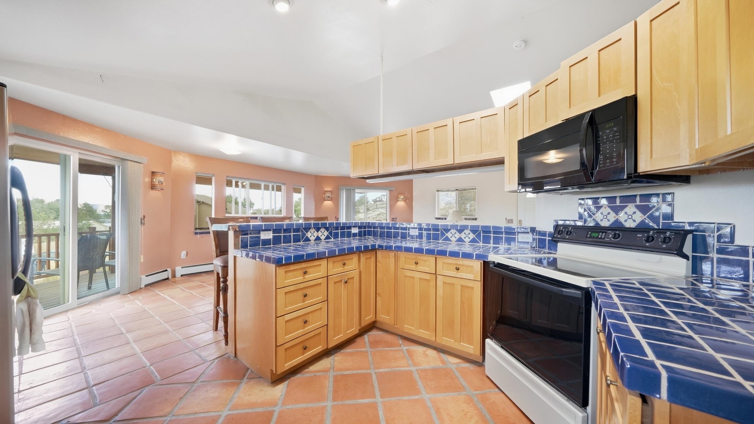 2208 Mudgett Street Property Photo 8