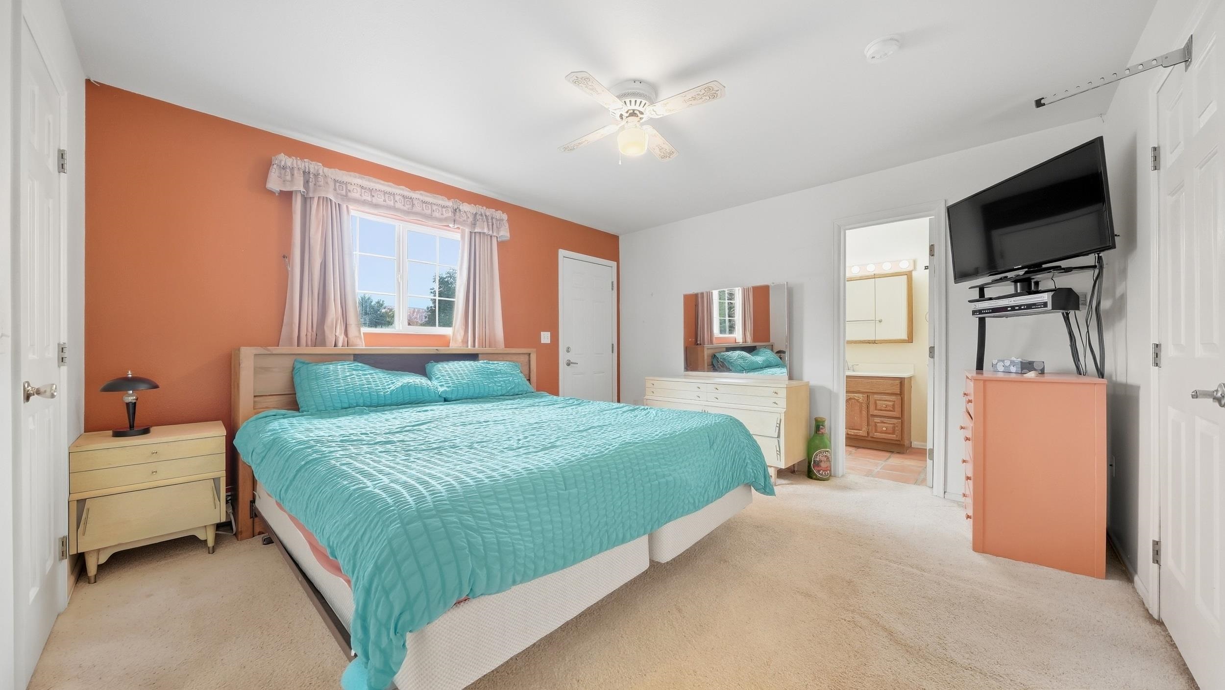 2208 Mudgett Street Property Photo 14