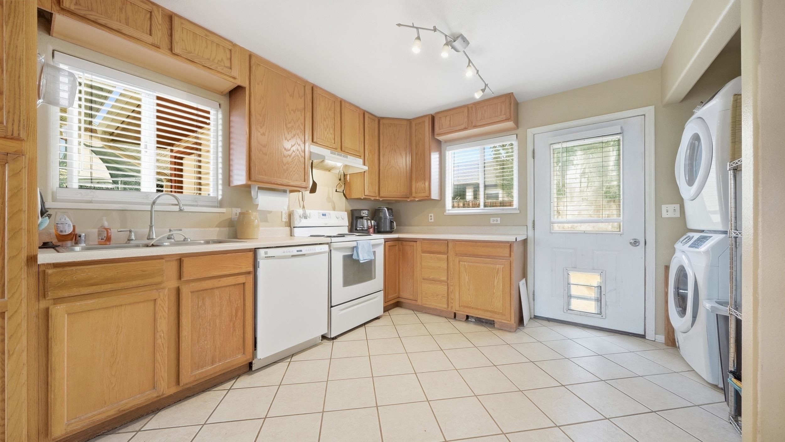 2208 Mudgett Street Property Photo 26