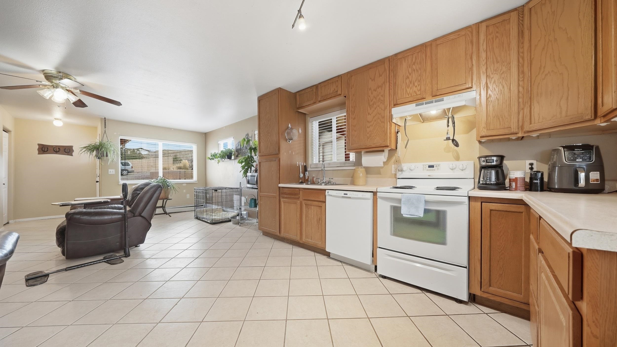 2208 Mudgett Street Property Photo 27