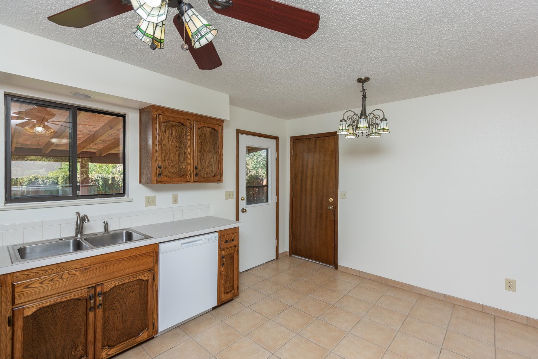 2221 N 17th Circle Property Photo 12
