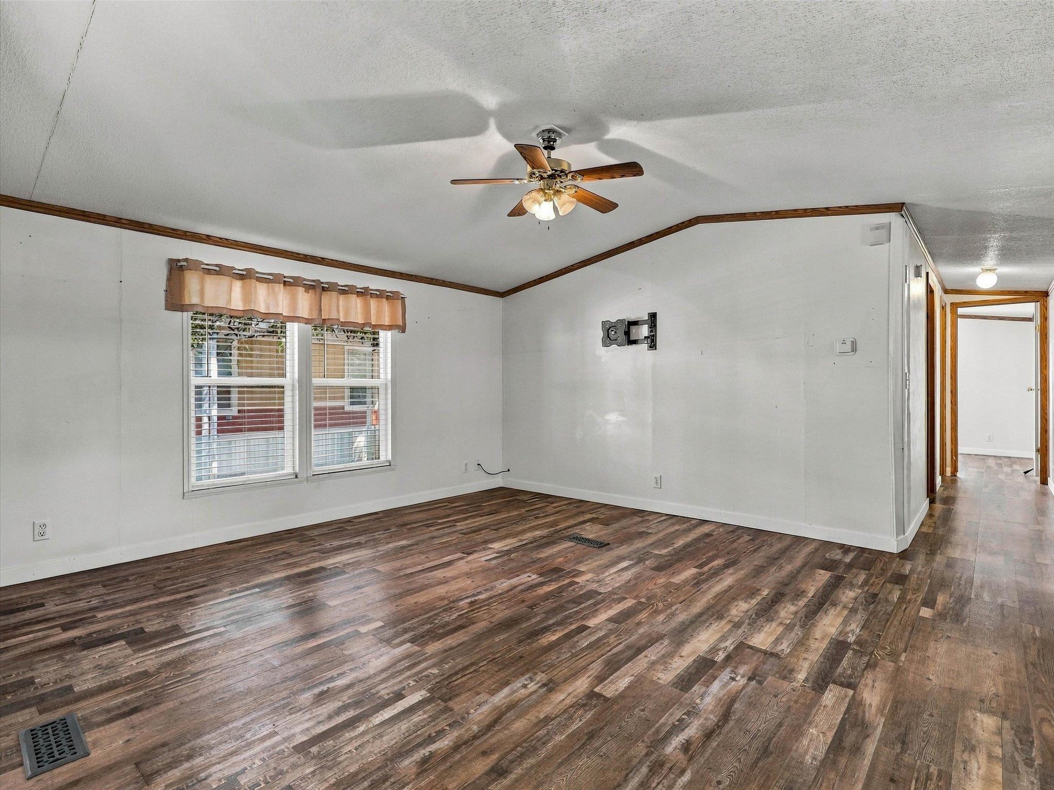 435 32 Road Property Photo 8